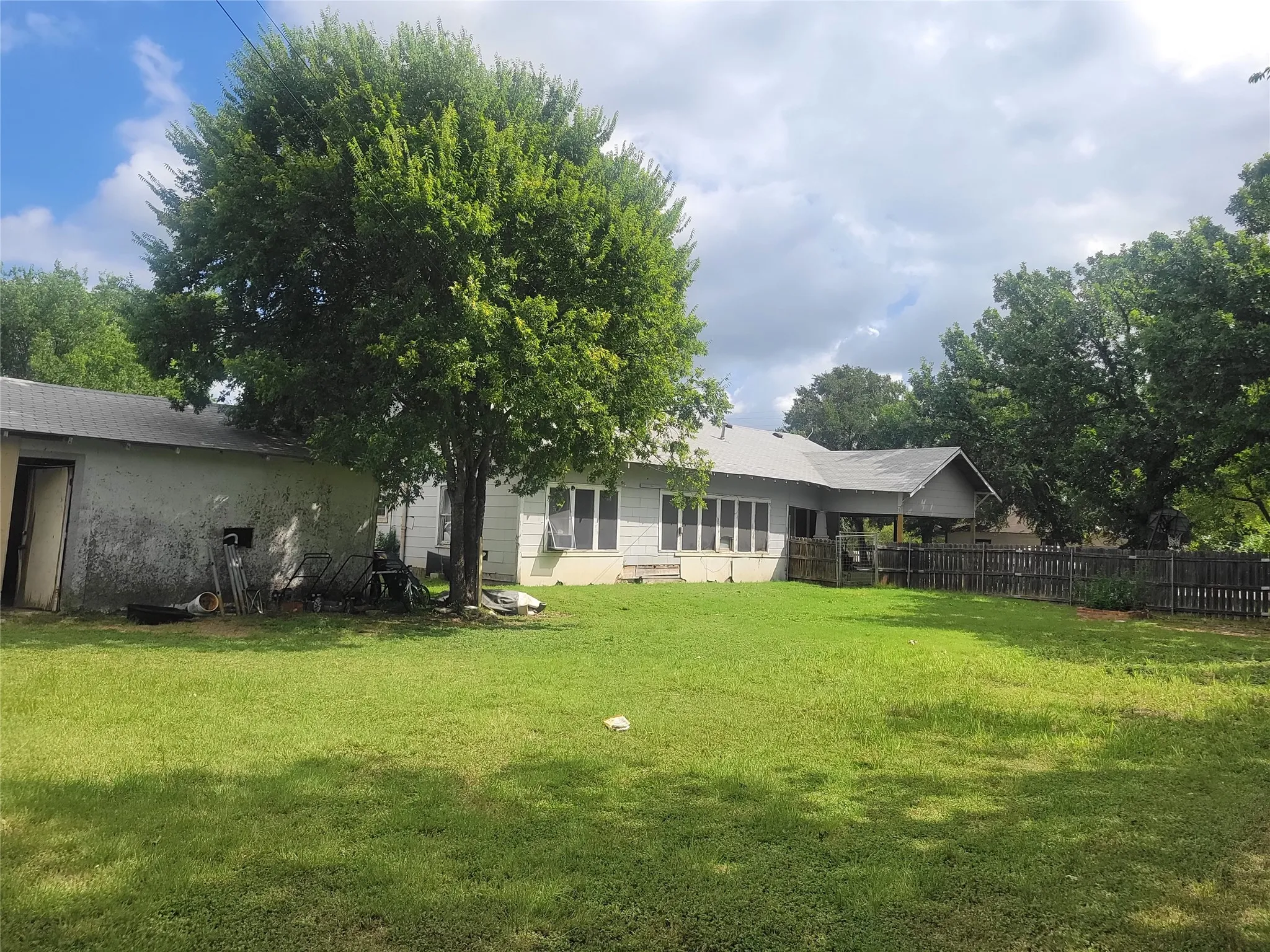 Single Family Residence For Sale in Brown County , 1701 6th Street, Brownwood, Texas 76801, 3 Bedrooms, 2 Bathrooms, Garage spaces, 1,885 Sqft, built in 1900, Price $95,000, mls#21345891, Real Estate Agent in Brownwood, Homes For Sale in Brown county, Homes For Sale in Brownwood, Realtor in Brownwood Texas, Real Estate Brokerage Independent Realty Texas, Luminita Cordes Realtor