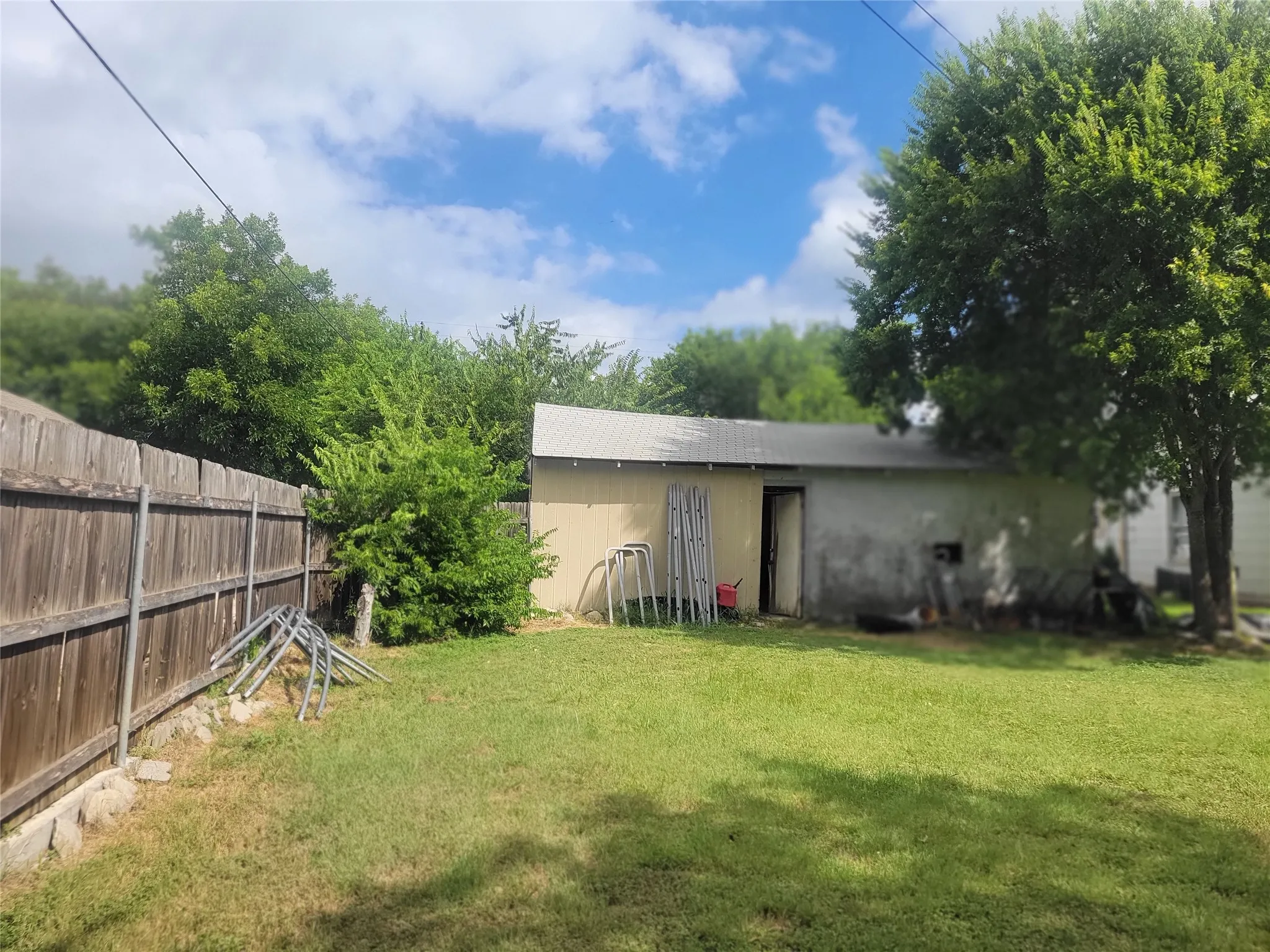 Single Family Residence For Sale in Brown County , 1701 6th Street, Brownwood, Texas 76801, 3 Bedrooms, 2 Bathrooms, Garage spaces, 1,885 Sqft, built in 1900, Price $95,000, mls#21345891, Real Estate Agent in Brownwood, Homes For Sale in Brown county, Homes For Sale in Brownwood, Realtor in Brownwood Texas, Real Estate Brokerage Independent Realty Texas, Luminita Cordes Realtor