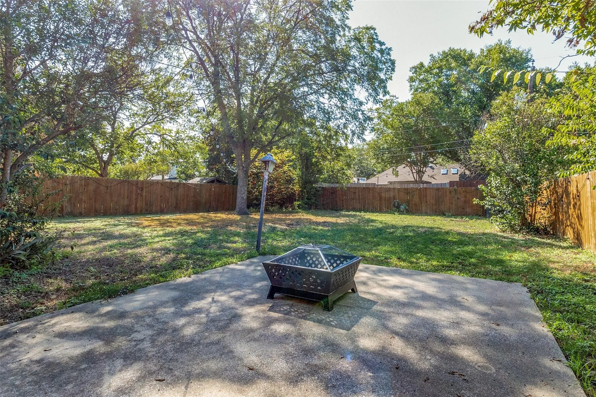 Single Family Residence For Rent in Dallas County , 3732 Seguin Drive, Dallas, Texas 75220, 3 Bedroom, 1 Bathroom, 1 Garage spaces, 1,002 Sqft, built in 1951, mls#21352824, Real Estate Agent in Dallas, Homes For Rent in Dallas county, Homes For Rent in Dallas, Realtor in Dallas Texas, Real Estate Brokerage Independent Realty Texas, Luminita Cordes Realtor