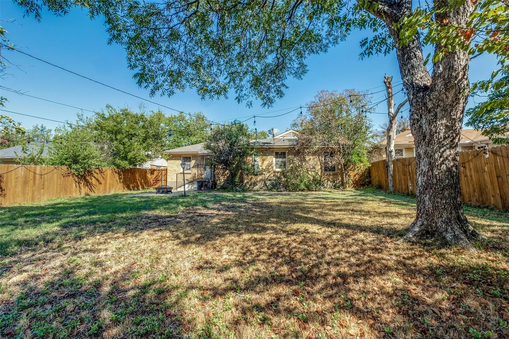 Single Family Residence For Rent in Dallas County , 3732 Seguin Drive, Dallas, Texas 75220, 3 Bedroom, 1 Bathroom, 1 Garage spaces, 1,002 Sqft, built in 1951, mls#21352824, Real Estate Agent in Dallas, Homes For Rent in Dallas county, Homes For Rent in Dallas, Realtor in Dallas Texas, Real Estate Brokerage Independent Realty Texas, Luminita Cordes Realtor