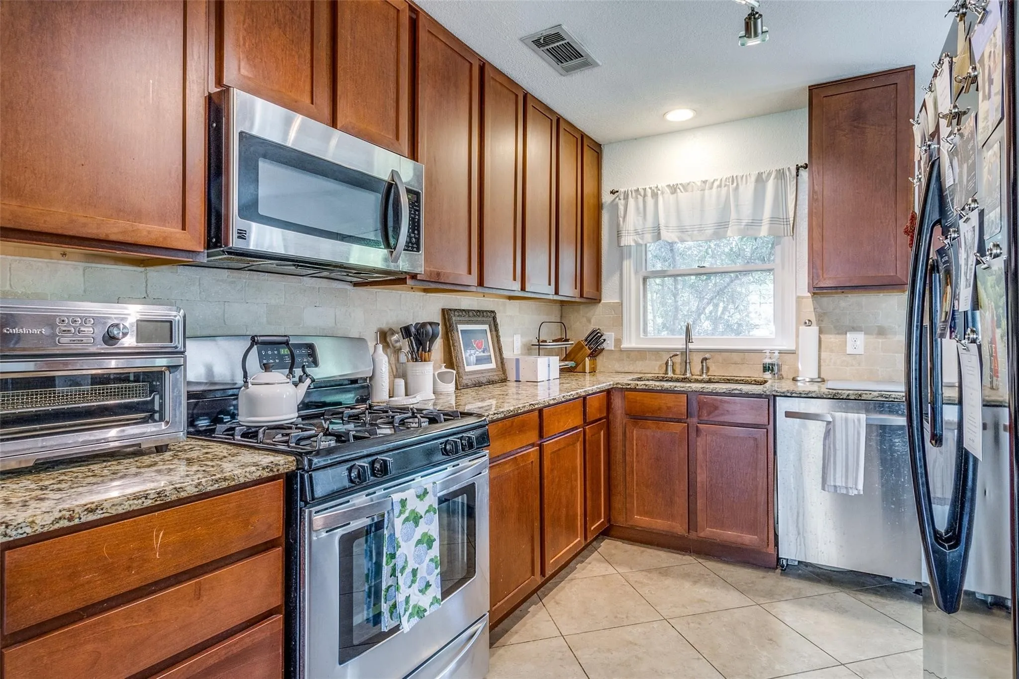 Single Family Residence For Rent in Dallas County , 3732 Seguin Drive, Dallas, Texas 75220, 3 Bedroom, 1 Bathroom, 1 Garage spaces, 1,002 Sqft, built in 1951, mls#21352824, Real Estate Agent in Dallas, Homes For Rent in Dallas county, Homes For Rent in Dallas, Realtor in Dallas Texas, Real Estate Brokerage Independent Realty Texas, Luminita Cordes Realtor