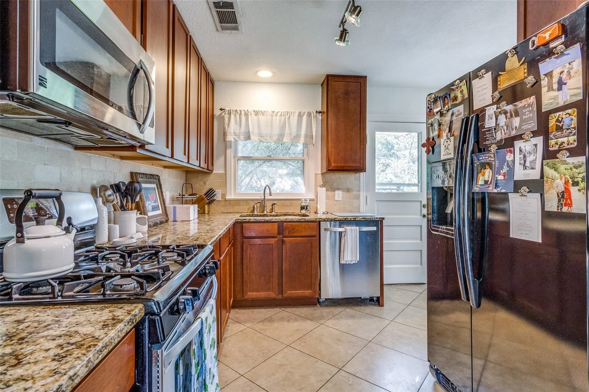 Single Family Residence For Rent in Dallas County , 3732 Seguin Drive, Dallas, Texas 75220, 3 Bedroom, 1 Bathroom, 1 Garage spaces, 1,002 Sqft, built in 1951, mls#21352824, Real Estate Agent in Dallas, Homes For Rent in Dallas county, Homes For Rent in Dallas, Realtor in Dallas Texas, Real Estate Brokerage Independent Realty Texas, Luminita Cordes Realtor