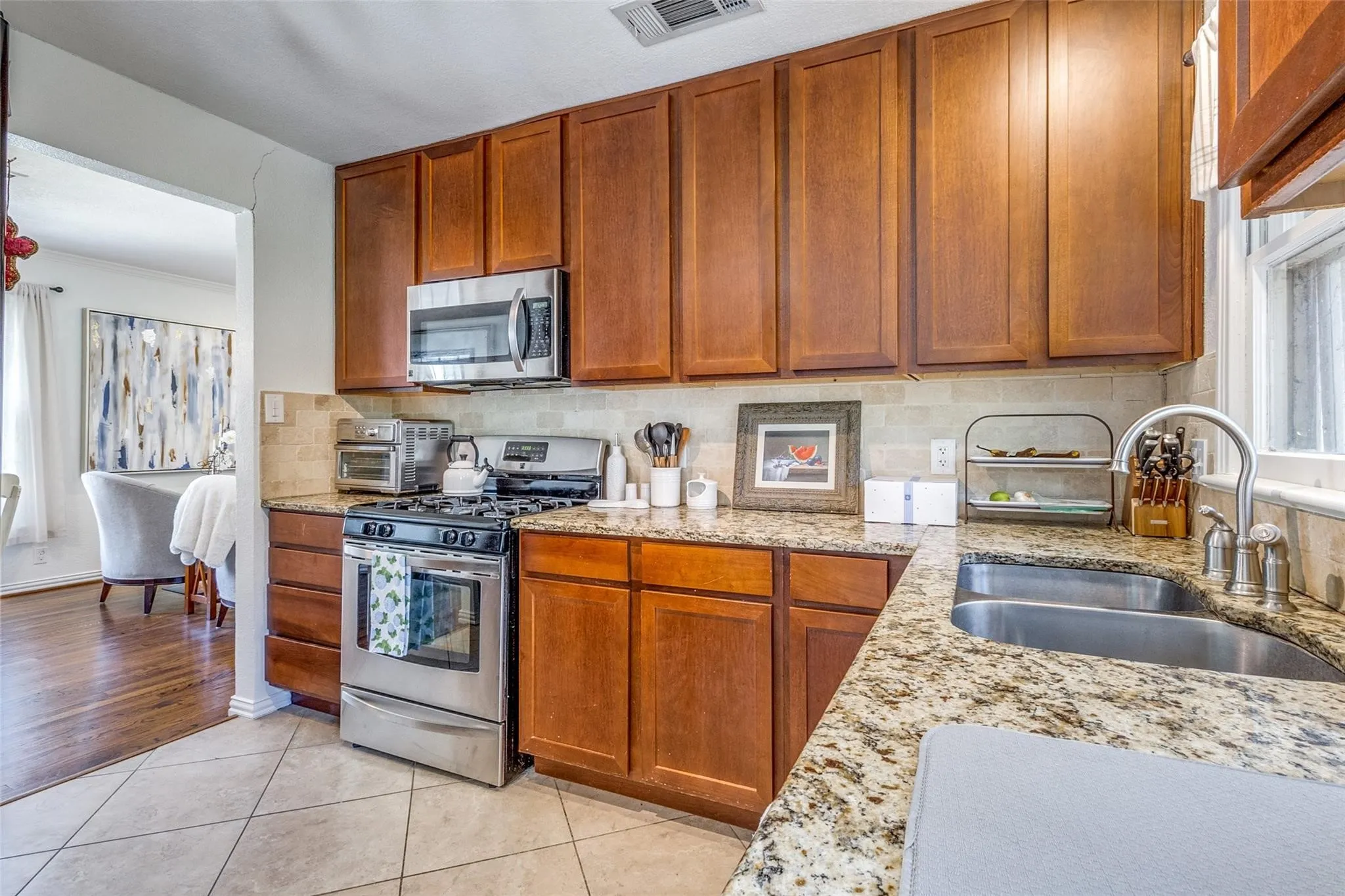 Single Family Residence For Rent in Dallas County , 3732 Seguin Drive, Dallas, Texas 75220, 3 Bedroom, 1 Bathroom, 1 Garage spaces, 1,002 Sqft, built in 1951, mls#21352824, Real Estate Agent in Dallas, Homes For Rent in Dallas county, Homes For Rent in Dallas, Realtor in Dallas Texas, Real Estate Brokerage Independent Realty Texas, Luminita Cordes Realtor