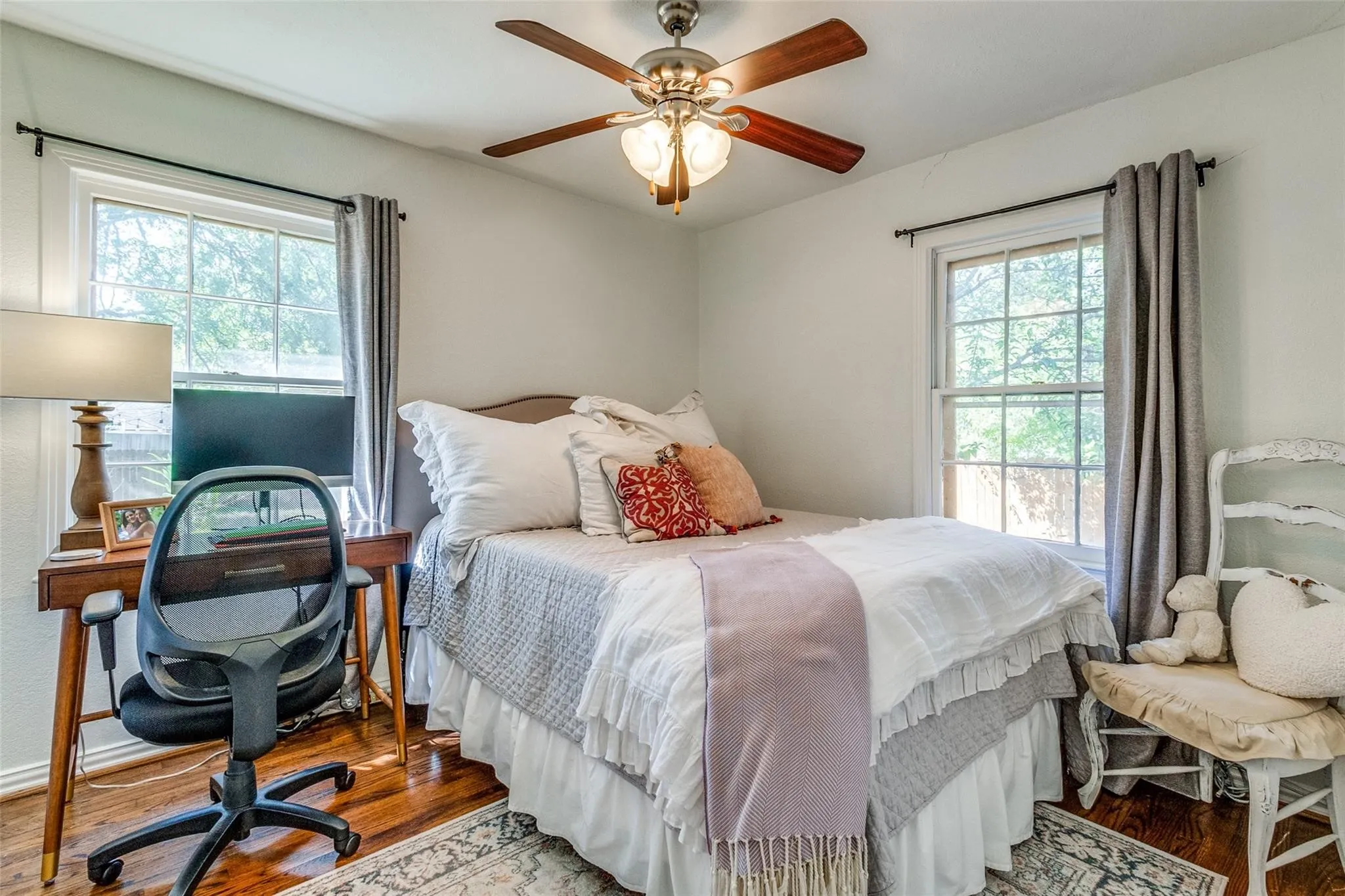 Single Family Residence For Rent in Dallas County , 3732 Seguin Drive, Dallas, Texas 75220, 3 Bedroom, 1 Bathroom, 1 Garage spaces, 1,002 Sqft, built in 1951, mls#21352824, Real Estate Agent in Dallas, Homes For Rent in Dallas county, Homes For Rent in Dallas, Realtor in Dallas Texas, Real Estate Brokerage Independent Realty Texas, Luminita Cordes Realtor