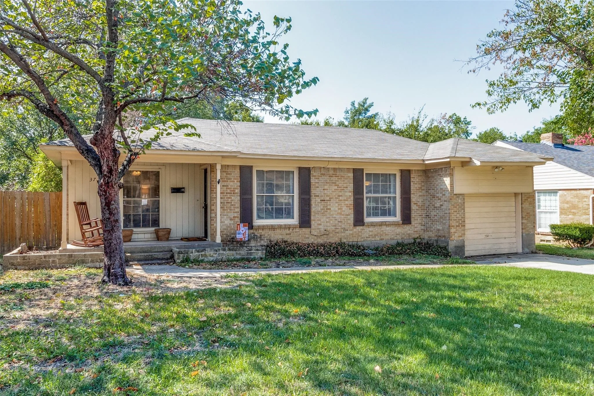 Single Family Residence For Rent in Dallas County , 3732 Seguin Drive, Dallas, Texas 75220, 3 Bedroom, 1 Bathroom, 1 Garage spaces, 1,002 Sqft, built in 1951, mls#21352824, Real Estate Agent in Dallas, Homes For Rent in Dallas county, Homes For Rent in Dallas, Realtor in Dallas Texas, Real Estate Brokerage Independent Realty Texas, Luminita Cordes Realtor