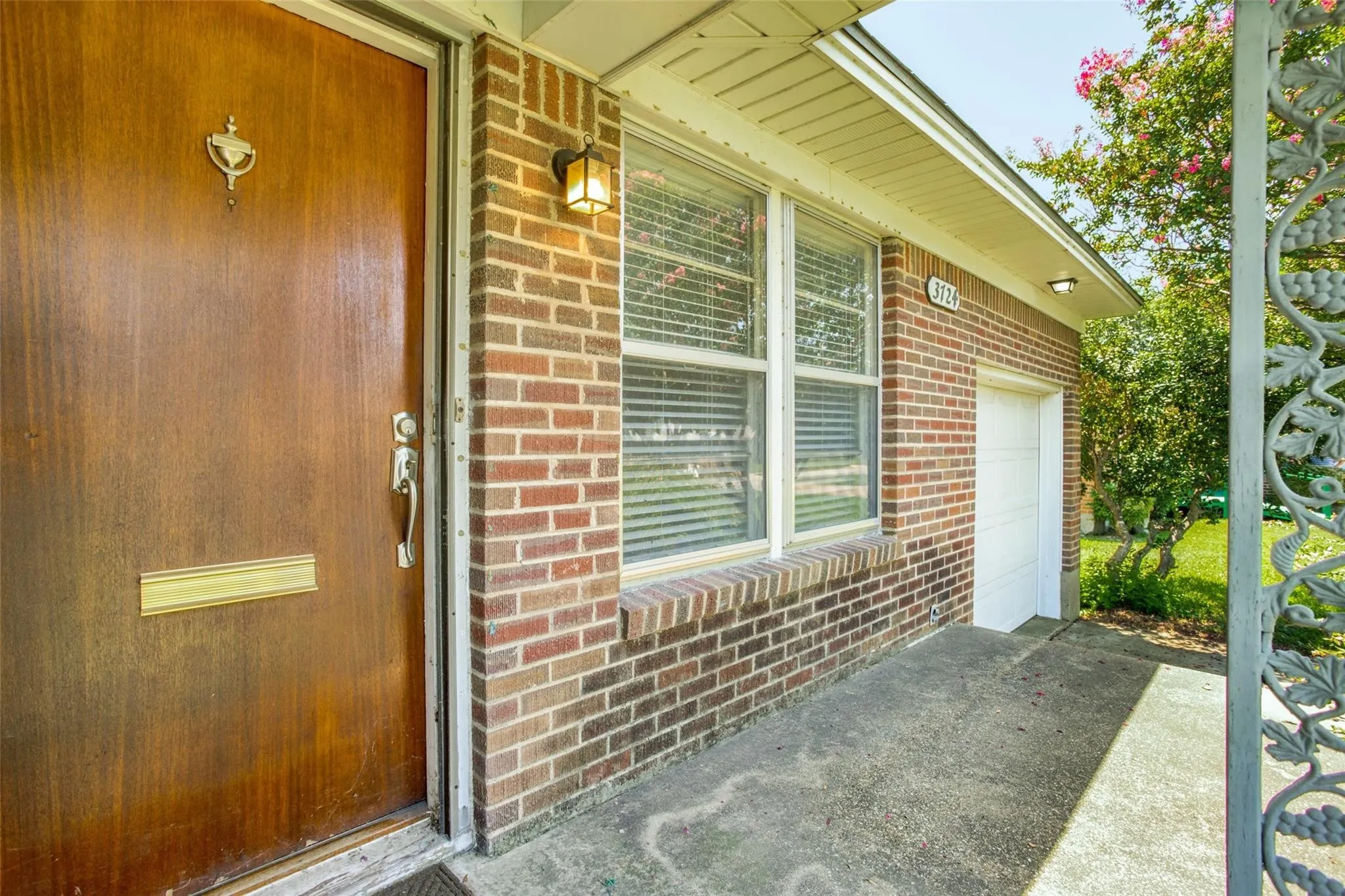 Single Family Residence For Rent in Dallas County , 3724 Almazan Drive, Dallas, Texas 75220, 2 Bedroom, 1 Bathroom, 1 Garage spaces, 941 Sqft, built in 1950, mls#21352854, Real Estate Agent in Dallas, Homes For Rent in Dallas county, Homes For Rent in Dallas, Realtor in Dallas Texas, Real Estate Brokerage Independent Realty Texas, Luminita Cordes Realtor