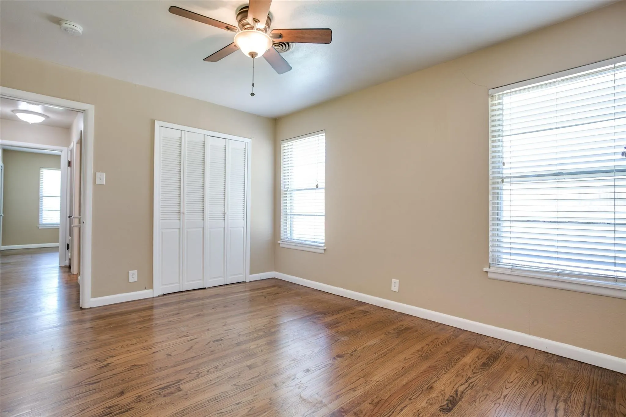 Single Family Residence For Rent in Dallas County , 3724 Almazan Drive, Dallas, Texas 75220, 2 Bedroom, 1 Bathroom, 1 Garage spaces, 941 Sqft, built in 1950, mls#21352854, Real Estate Agent in Dallas, Homes For Rent in Dallas county, Homes For Rent in Dallas, Realtor in Dallas Texas, Real Estate Brokerage Independent Realty Texas, Luminita Cordes Realtor