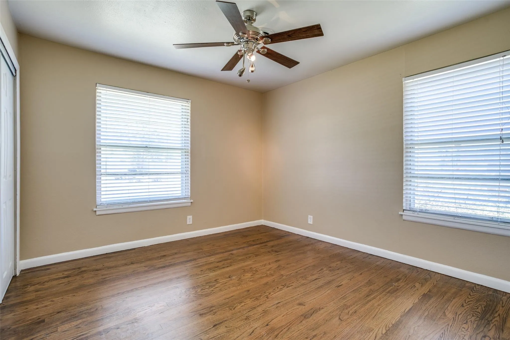 Single Family Residence For Rent in Dallas County , 3724 Almazan Drive, Dallas, Texas 75220, 2 Bedroom, 1 Bathroom, 1 Garage spaces, 941 Sqft, built in 1950, mls#21352854, Real Estate Agent in Dallas, Homes For Rent in Dallas county, Homes For Rent in Dallas, Realtor in Dallas Texas, Real Estate Brokerage Independent Realty Texas, Luminita Cordes Realtor