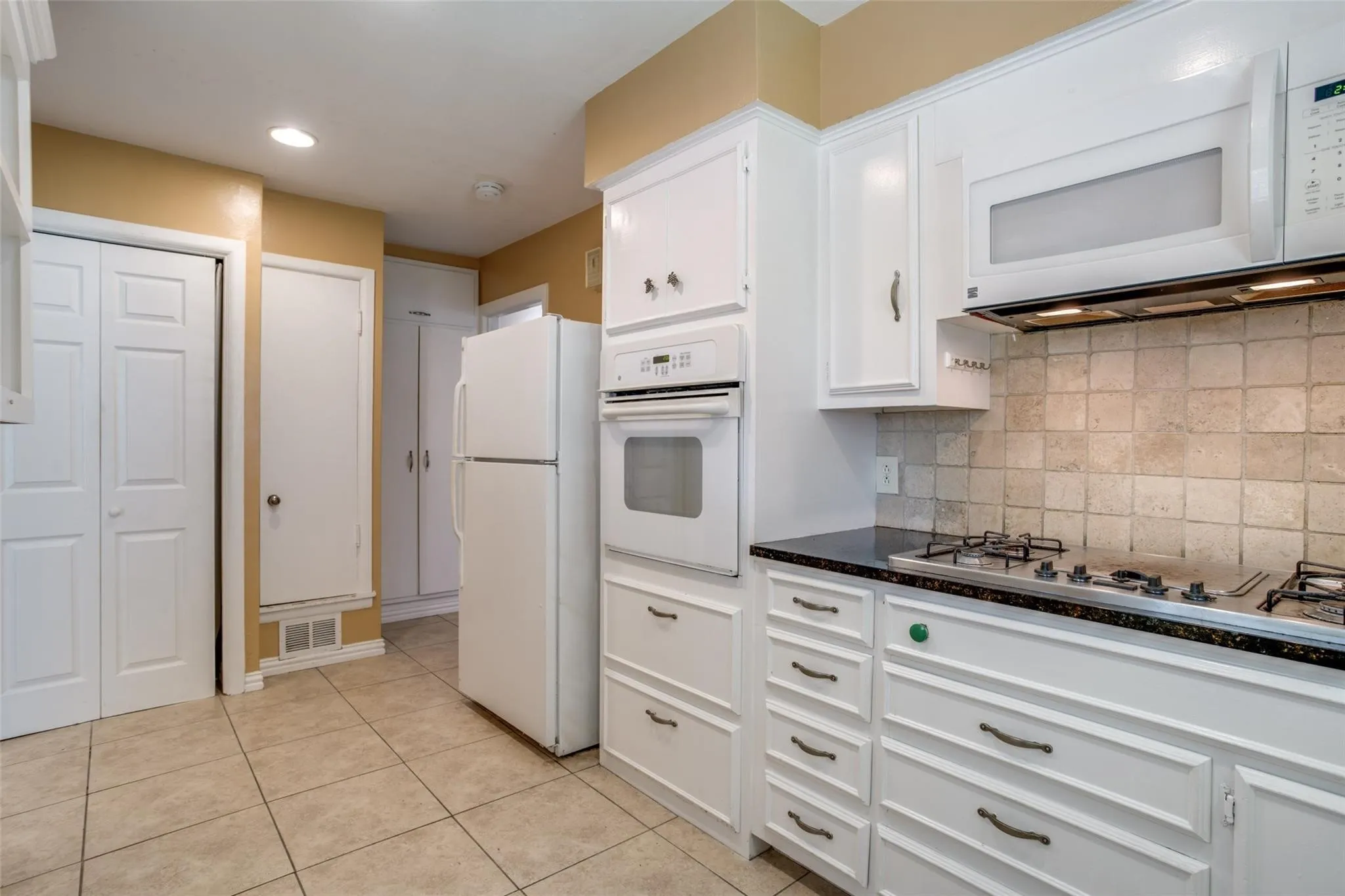 Single Family Residence For Rent in Dallas County , 3724 Almazan Drive, Dallas, Texas 75220, 2 Bedroom, 1 Bathroom, 1 Garage spaces, 941 Sqft, built in 1950, mls#21352854, Real Estate Agent in Dallas, Homes For Rent in Dallas county, Homes For Rent in Dallas, Realtor in Dallas Texas, Real Estate Brokerage Independent Realty Texas, Luminita Cordes Realtor