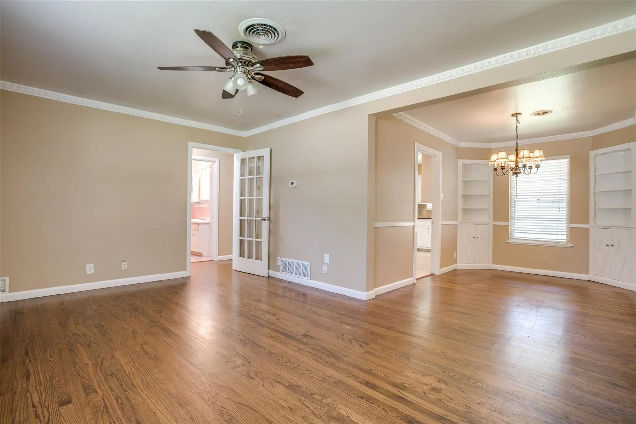 Single Family Residence For Rent in Dallas County , 3724 Almazan Drive, Dallas, Texas 75220, 2 Bedroom, 1 Bathroom, 1 Garage spaces, 941 Sqft, built in 1950, mls#21352854, Real Estate Agent in Dallas, Homes For Rent in Dallas county, Homes For Rent in Dallas, Realtor in Dallas Texas, Real Estate Brokerage Independent Realty Texas, Luminita Cordes Realtor