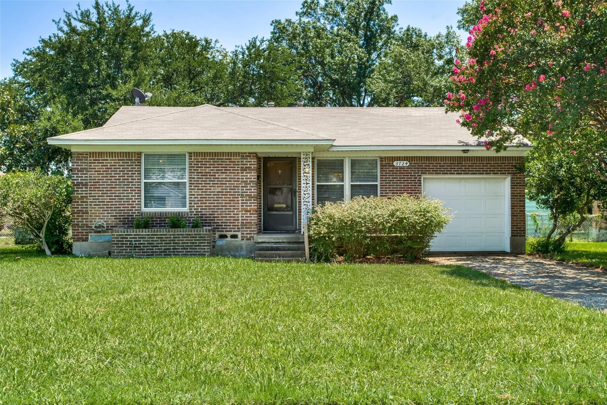 Single Family Residence For Rent in Dallas County , 3724 Almazan Drive, Dallas, Texas 75220, 2 Bedroom, 1 Bathroom, 1 Garage spaces, 941 Sqft, built in 1950, mls#21352854, Real Estate Agent in Dallas, Homes For Rent in Dallas county, Homes For Rent in Dallas, Realtor in Dallas Texas, Real Estate Brokerage Independent Realty Texas, Luminita Cordes Realtor