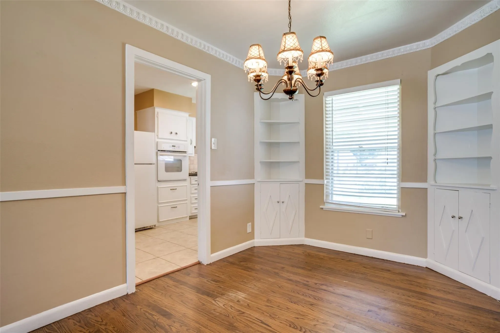 Single Family Residence For Rent in Dallas County , 3724 Almazan Drive, Dallas, Texas 75220, 2 Bedroom, 1 Bathroom, 1 Garage spaces, 941 Sqft, built in 1950, mls#21352854, Real Estate Agent in Dallas, Homes For Rent in Dallas county, Homes For Rent in Dallas, Realtor in Dallas Texas, Real Estate Brokerage Independent Realty Texas, Luminita Cordes Realtor