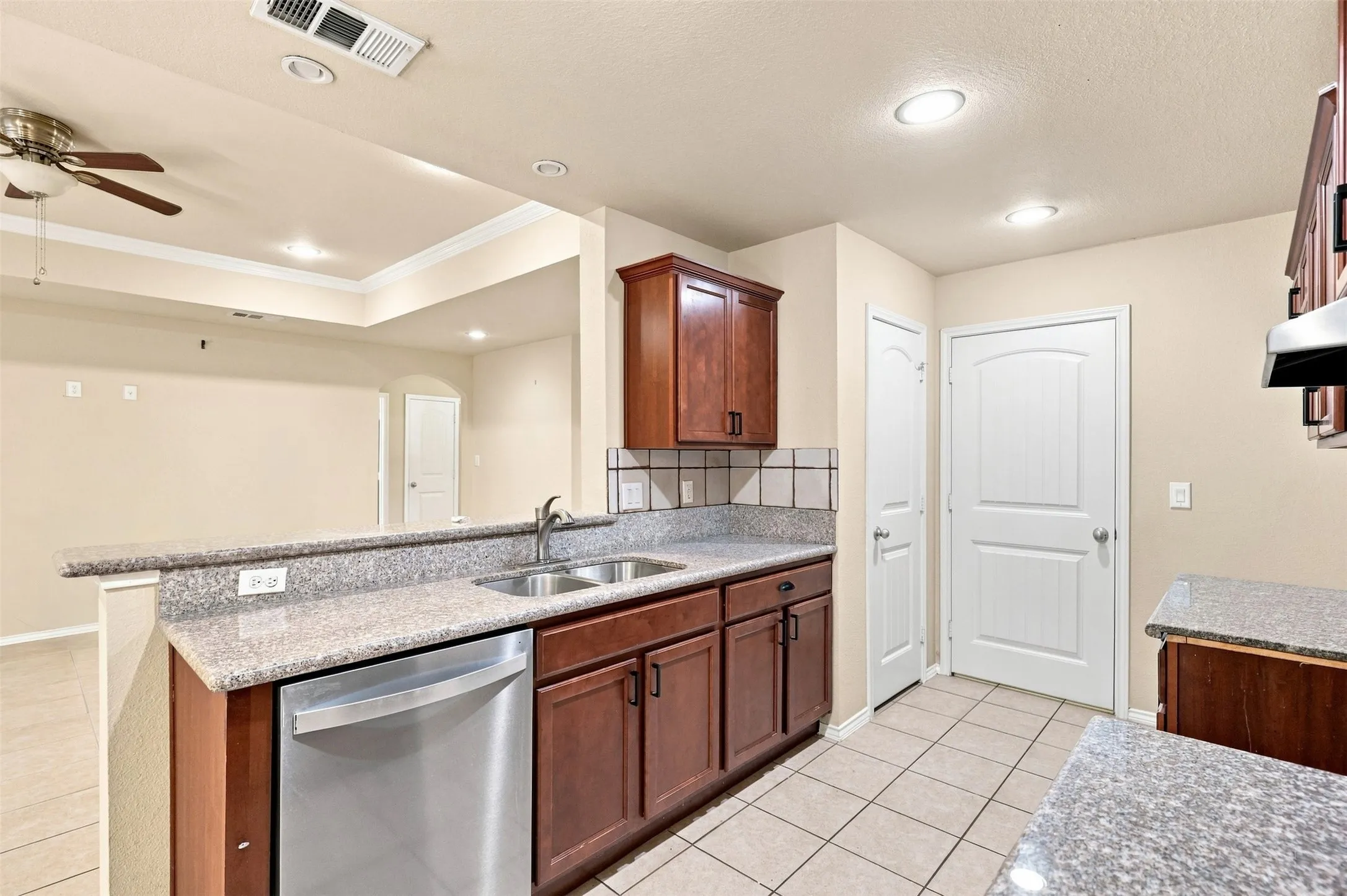 Single Family Residence For Sale in Titus County , 613 Therese Ct., Mt Pleasant, Texas 75455, 3 Bedroom, 2 Bathroom, 1 Garage spaces, 1,225 Sqft, built in 2012, mls#21352942, Real Estate Agent in Mt Pleasant, Homes For Sale in Titus county, Homes For Sale in Mt Pleasant, Realtor in Mt Pleasant Texas, Real Estate Brokerage Independent Realty Texas, Luminita Cordes Realtor