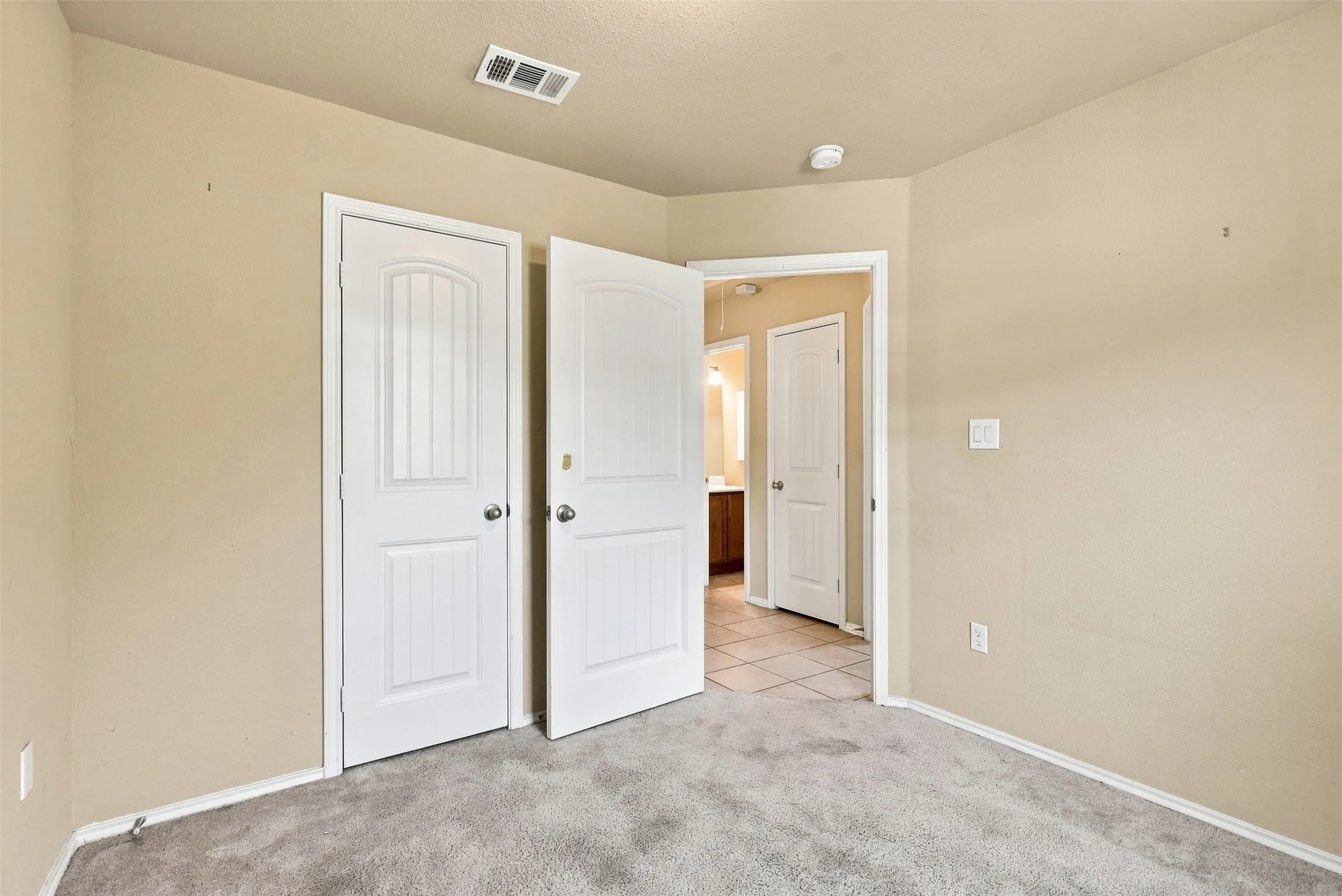 Single Family Residence For Sale in Titus County , 613 Therese Ct., Mt Pleasant, Texas 75455, 3 Bedroom, 2 Bathroom, 1 Garage spaces, 1,225 Sqft, built in 2012, mls#21352942, Real Estate Agent in Mt Pleasant, Homes For Sale in Titus county, Homes For Sale in Mt Pleasant, Realtor in Mt Pleasant Texas, Real Estate Brokerage Independent Realty Texas, Luminita Cordes Realtor