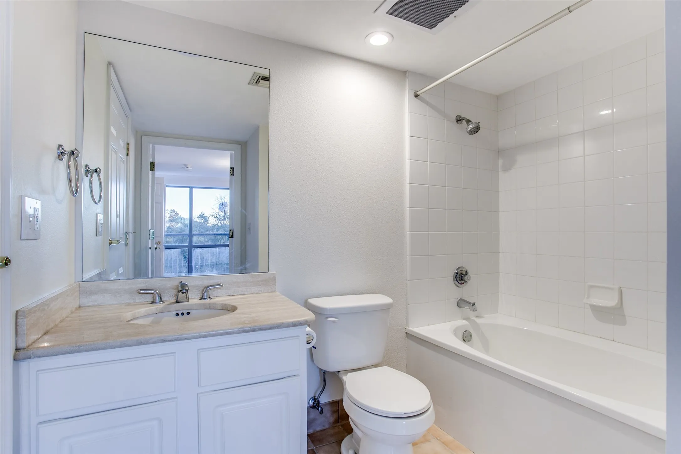 Condominium For Rent in Dallas County , 4242 Lomo Alto Drive N51, Highland Park, Texas 75219, 2 Bedroom, 3 Bathroom, 1 Garage spaces, 1,510 Sqft, built in 1950, mls#21353900, Real Estate Agent in Highland Park, Homes For Rent in Dallas county, Homes For Rent in Highland Park, Realtor in Highland Park Texas, Real Estate Brokerage Independent Realty Texas, Luminita Cordes Realtor
