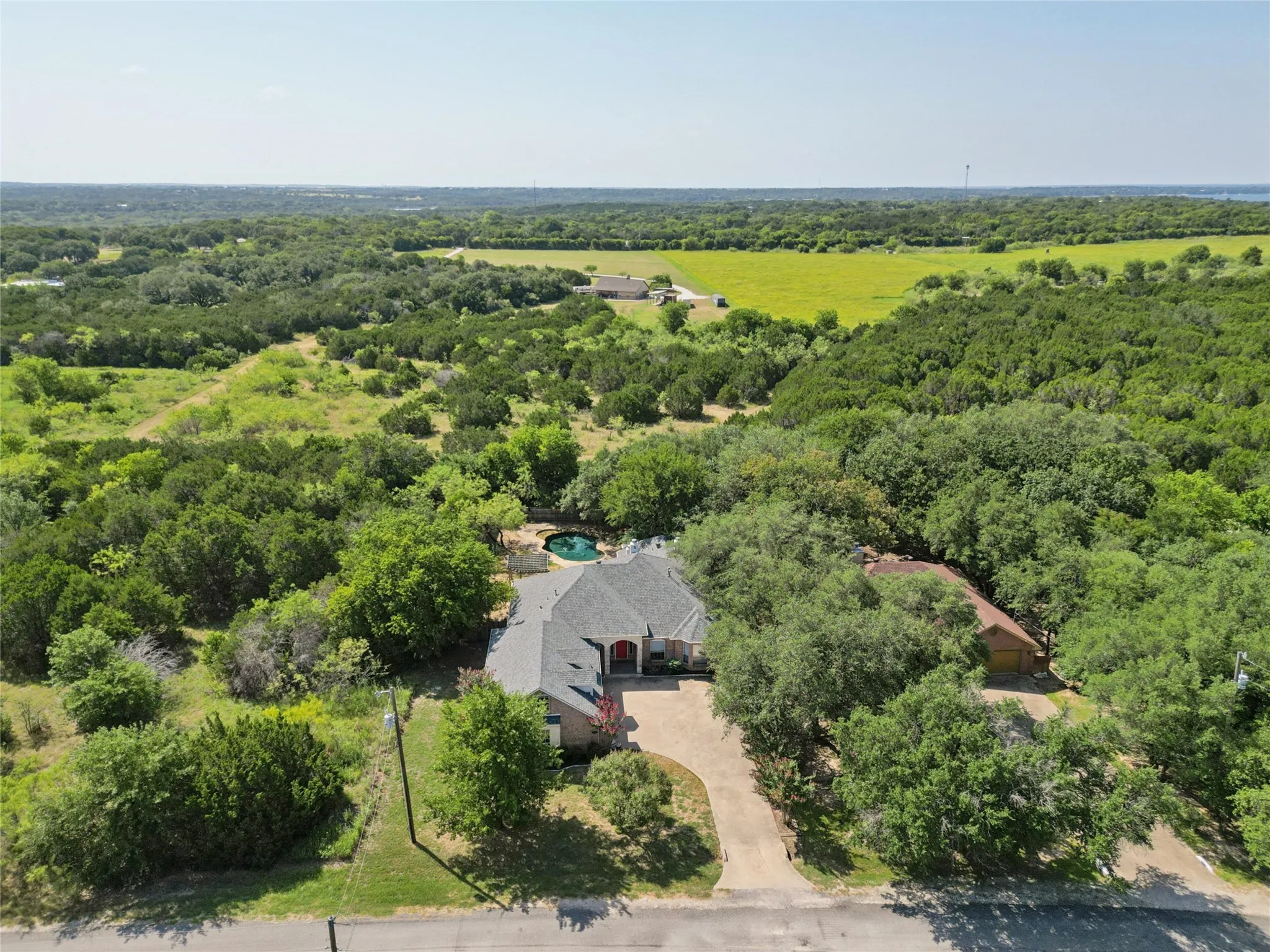 Single Family Residence For Sale in Hill County , 43192 Fringewood Drive, Whitney, Texas 76692, 3 Bedroom, 3 Bathroom, 3 Garage spaces, 2,325 Sqft, built in 2002, mls#21354046, Real Estate Agent in Whitney, Homes For Sale in Hill county, Homes For Sale in Whitney, Realtor in Whitney Texas, Real Estate Brokerage Independent Realty Texas, Luminita Cordes Realtor
