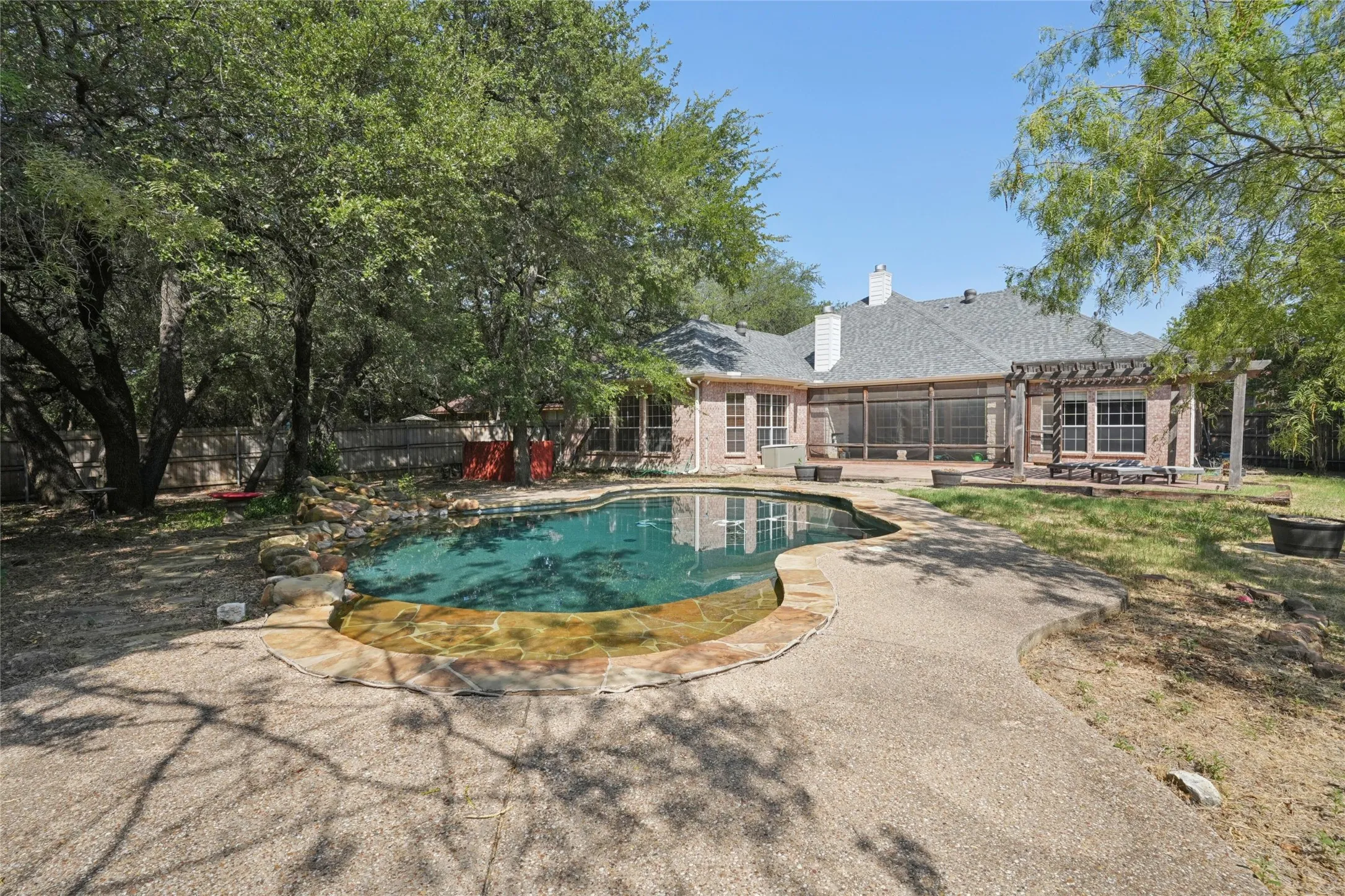 Single Family Residence For Sale in Hill County , 43192 Fringewood Drive, Whitney, Texas 76692, 3 Bedroom, 3 Bathroom, 3 Garage spaces, 2,325 Sqft, built in 2002, mls#21354046, Real Estate Agent in Whitney, Homes For Sale in Hill county, Homes For Sale in Whitney, Realtor in Whitney Texas, Real Estate Brokerage Independent Realty Texas, Luminita Cordes Realtor