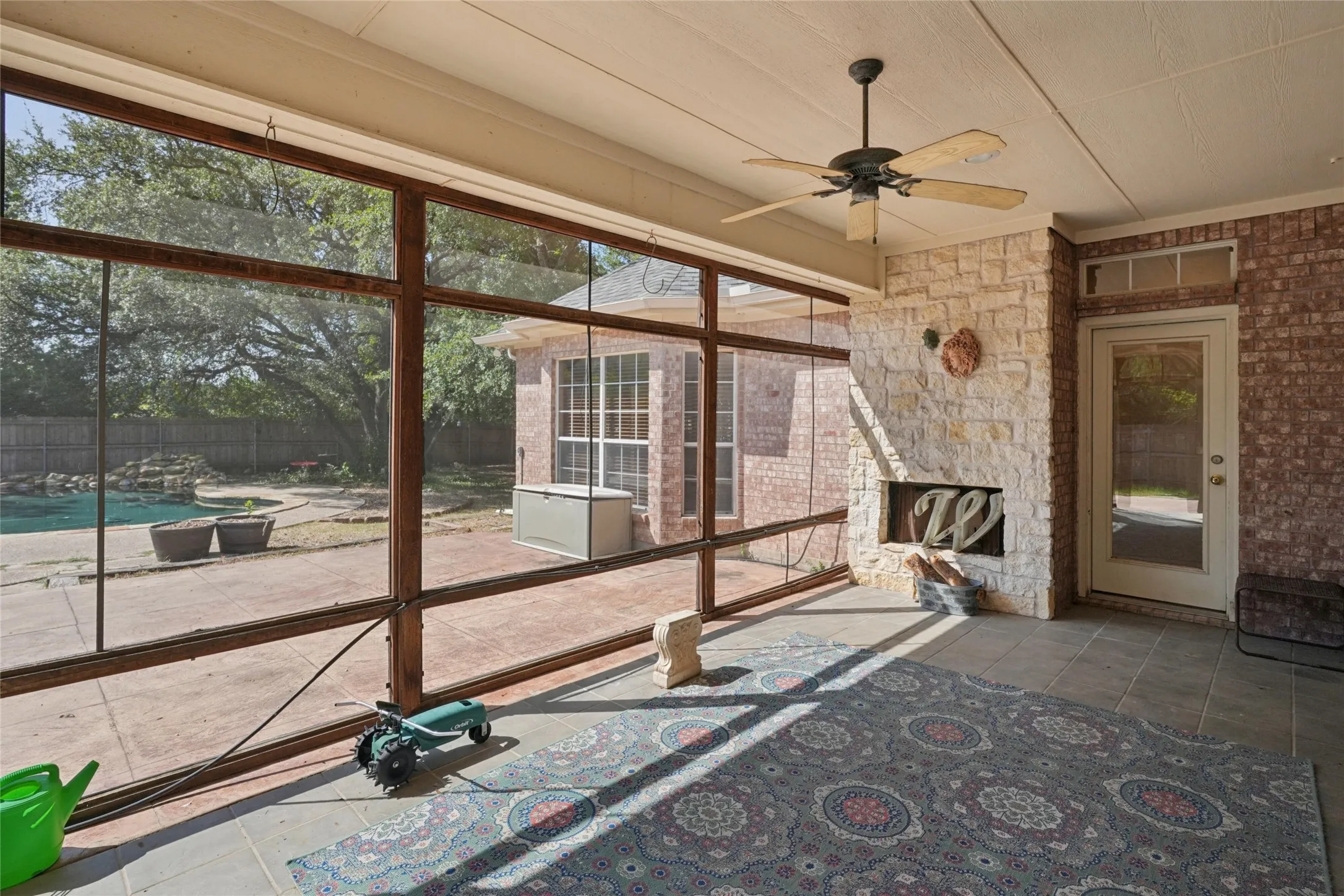 Single Family Residence For Sale in Hill County , 43192 Fringewood Drive, Whitney, Texas 76692, 3 Bedroom, 3 Bathroom, 3 Garage spaces, 2,325 Sqft, built in 2002, mls#21354046, Real Estate Agent in Whitney, Homes For Sale in Hill county, Homes For Sale in Whitney, Realtor in Whitney Texas, Real Estate Brokerage Independent Realty Texas, Luminita Cordes Realtor