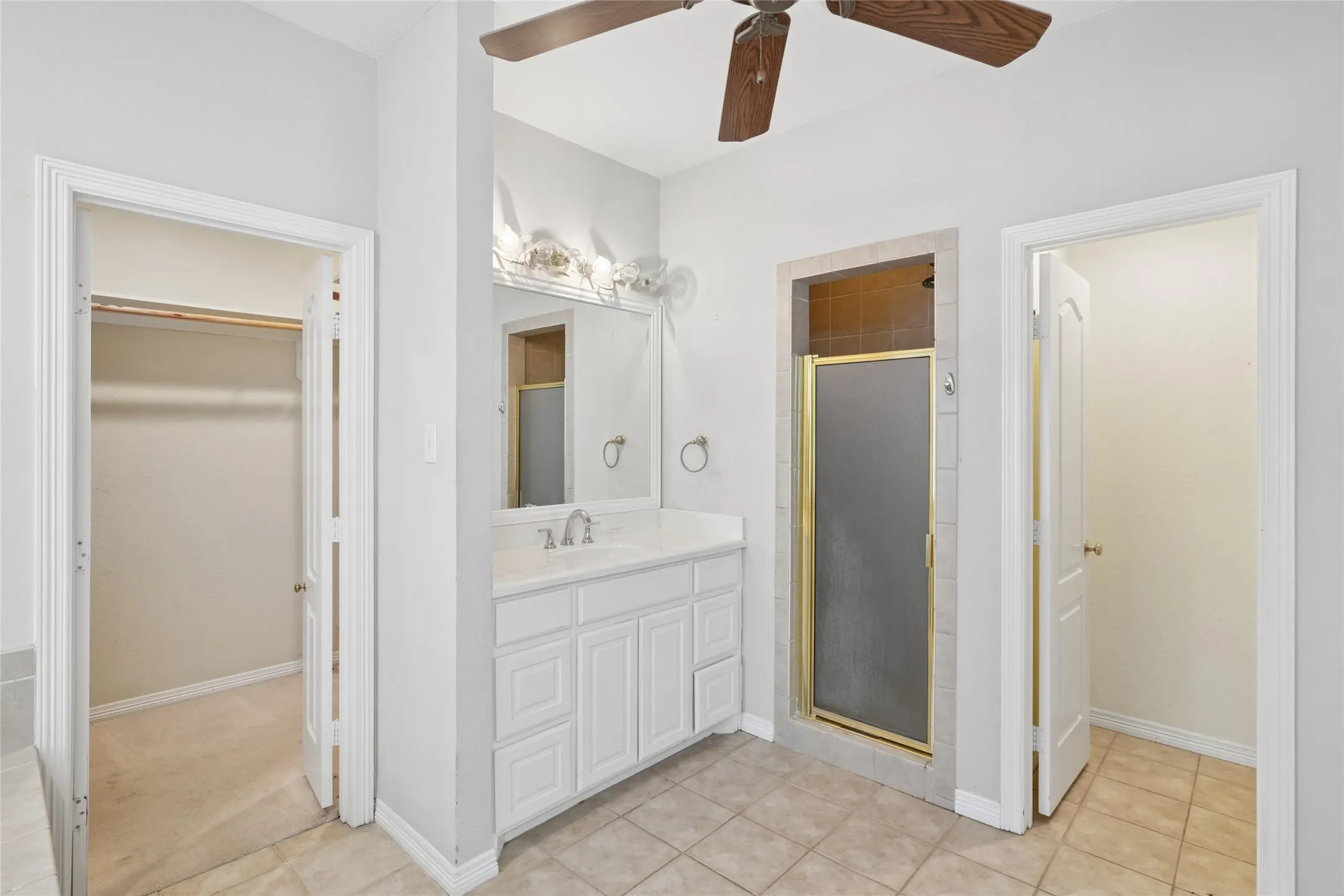 Single Family Residence For Sale in Hill County , 43192 Fringewood Drive, Whitney, Texas 76692, 3 Bedroom, 3 Bathroom, 3 Garage spaces, 2,325 Sqft, built in 2002, mls#21354046, Real Estate Agent in Whitney, Homes For Sale in Hill county, Homes For Sale in Whitney, Realtor in Whitney Texas, Real Estate Brokerage Independent Realty Texas, Luminita Cordes Realtor
