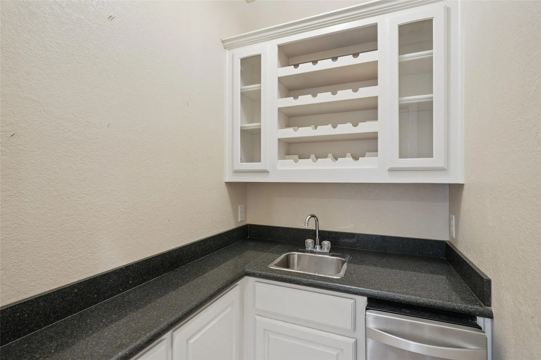 Single Family Residence For Sale in Hill County , 43192 Fringewood Drive, Whitney, Texas 76692, 3 Bedroom, 3 Bathroom, 3 Garage spaces, 2,325 Sqft, built in 2002, mls#21354046, Real Estate Agent in Whitney, Homes For Sale in Hill county, Homes For Sale in Whitney, Realtor in Whitney Texas, Real Estate Brokerage Independent Realty Texas, Luminita Cordes Realtor