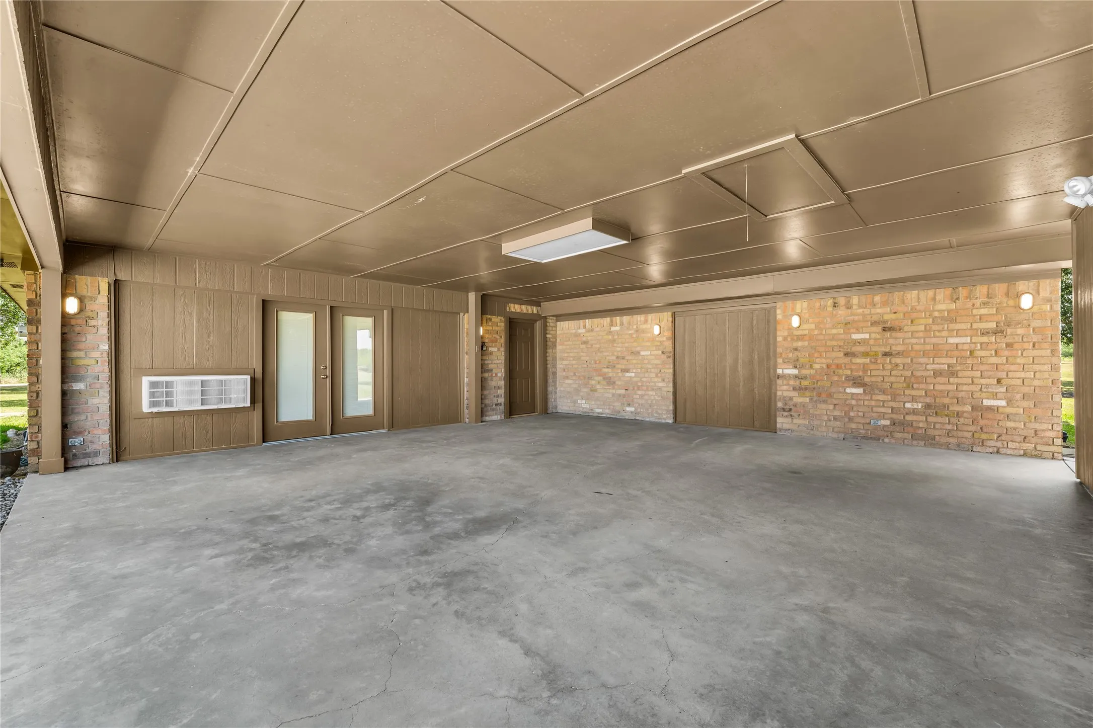 Single Family Residence For Sale in Mc Lennan County , 299 Aggie Way, China Spring, Texas 76633, 3 Bedroom, 3 Bathroom, Garage spaces, 2,038 Sqft, built in 1978, mls#21353693, Real Estate Agent in China Spring, Homes For Sale in Mc Lennan county, Homes For Sale in China Spring, Realtor in China Spring Texas, Real Estate Brokerage Independent Realty Texas, Luminita Cordes Realtor