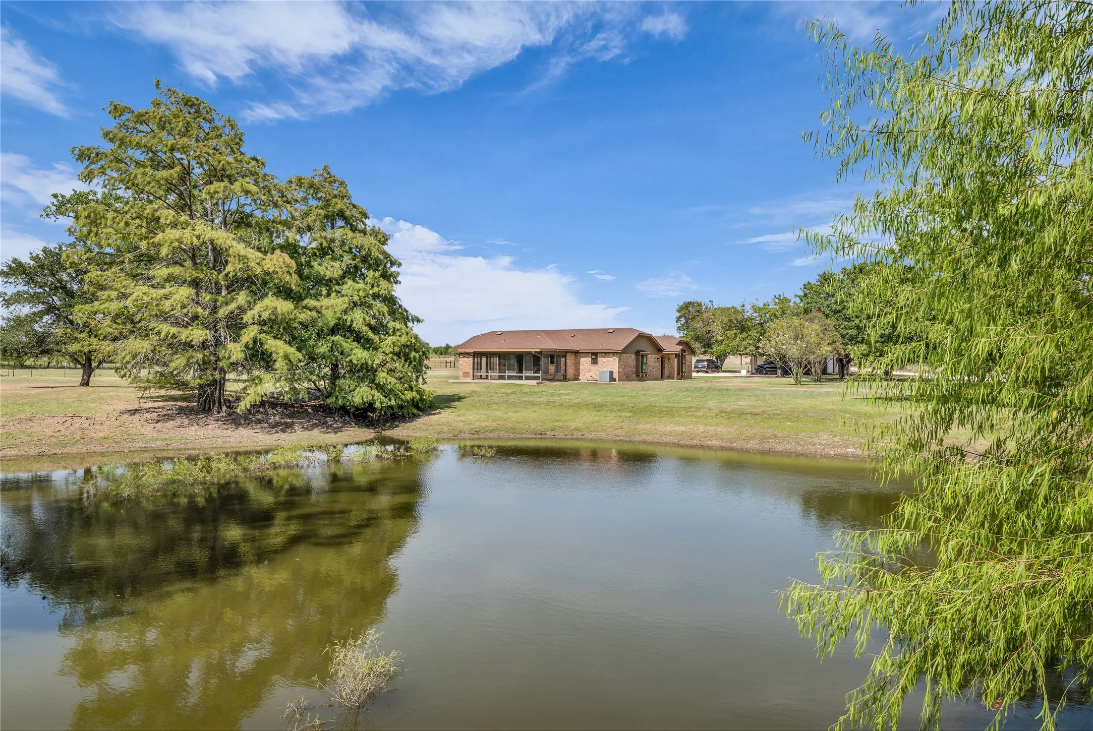 Single Family Residence For Sale in Mc Lennan County , 299 Aggie Way, China Spring, Texas 76633, 3 Bedroom, 3 Bathroom, Garage spaces, 2,038 Sqft, built in 1978, mls#21353693, Real Estate Agent in China Spring, Homes For Sale in Mc Lennan county, Homes For Sale in China Spring, Realtor in China Spring Texas, Real Estate Brokerage Independent Realty Texas, Luminita Cordes Realtor