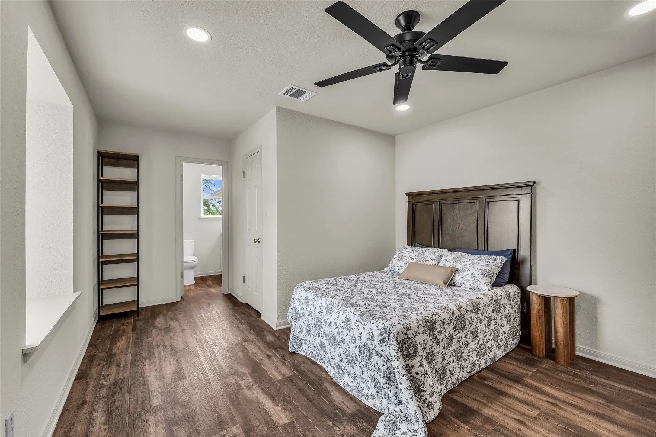 Single Family Residence For Sale in Mc Lennan County , 299 Aggie Way, China Spring, Texas 76633, 3 Bedroom, 3 Bathroom, Garage spaces, 2,038 Sqft, built in 1978, mls#21353693, Real Estate Agent in China Spring, Homes For Sale in Mc Lennan county, Homes For Sale in China Spring, Realtor in China Spring Texas, Real Estate Brokerage Independent Realty Texas, Luminita Cordes Realtor