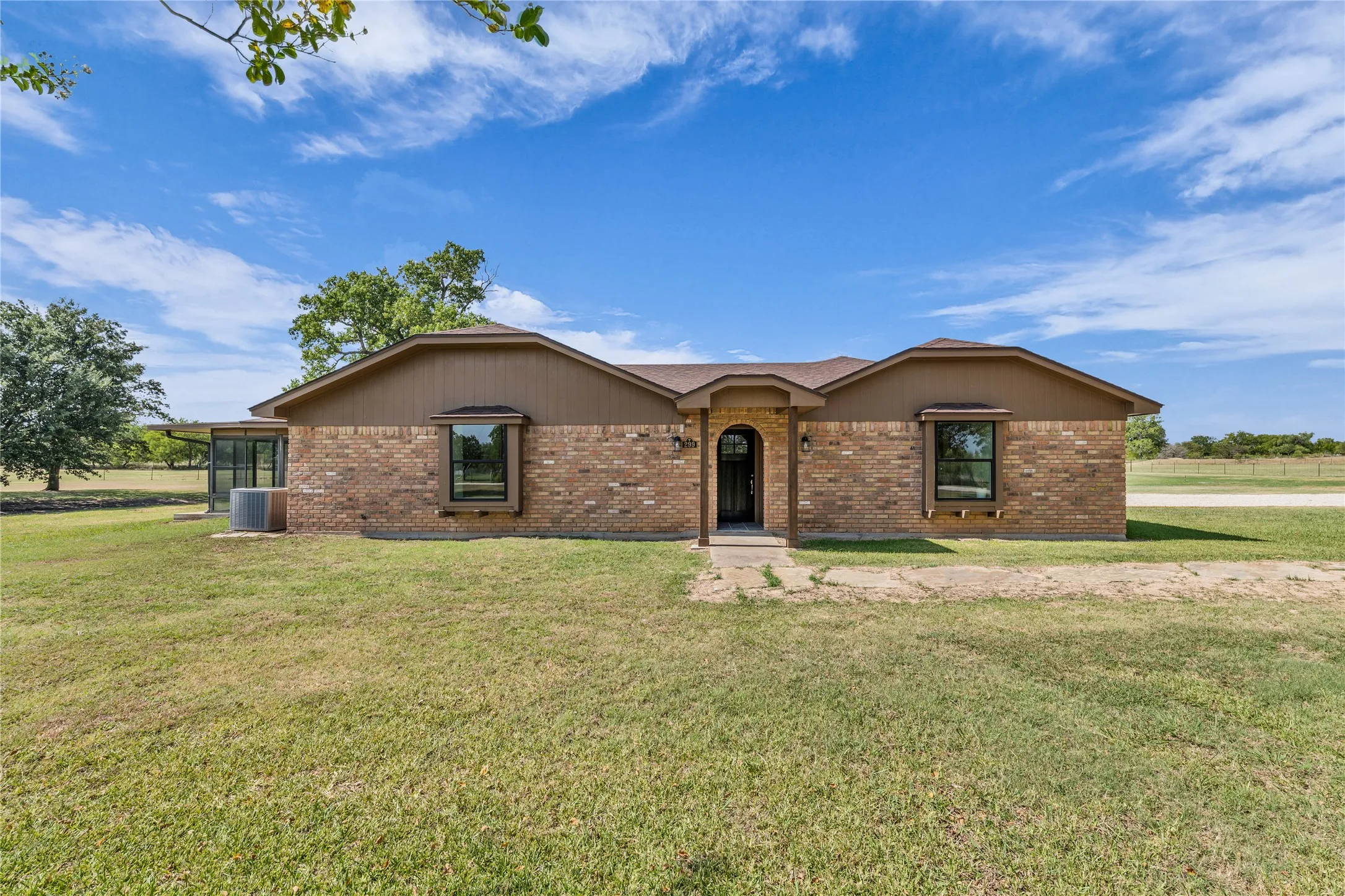 Single Family Residence For Sale in Mc Lennan County , 299 Aggie Way, China Spring, Texas 76633, 3 Bedroom, 3 Bathroom, Garage spaces, 2,038 Sqft, built in 1978, mls#21353693, Real Estate Agent in China Spring, Homes For Sale in Mc Lennan county, Homes For Sale in China Spring, Realtor in China Spring Texas, Real Estate Brokerage Independent Realty Texas, Luminita Cordes Realtor