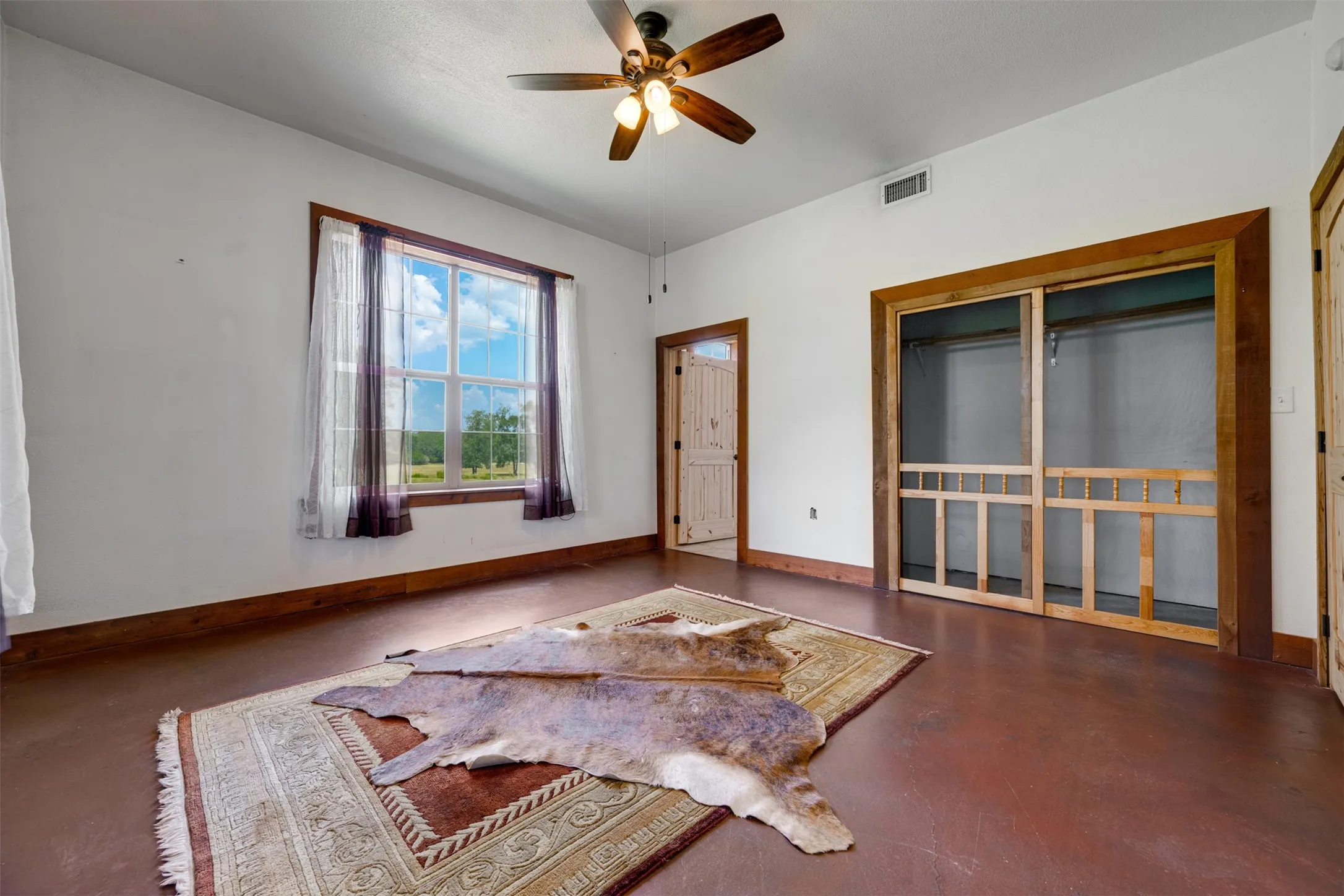 Single Family Residence For Sale in Red River (TX) County , 1521 County Road 3117, Clarksville, Texas 75426, 3 Bedroom, 5 Bathroom, 3 Garage spaces, 4,723 Sqft, built in 2012, mls#21353858, Real Estate Agent in Clarksville, Homes For Sale in Red River (TX) county, Homes For Sale in Clarksville, Realtor in Clarksville Texas, Real Estate Brokerage Independent Realty Texas, Luminita Cordes Realtor