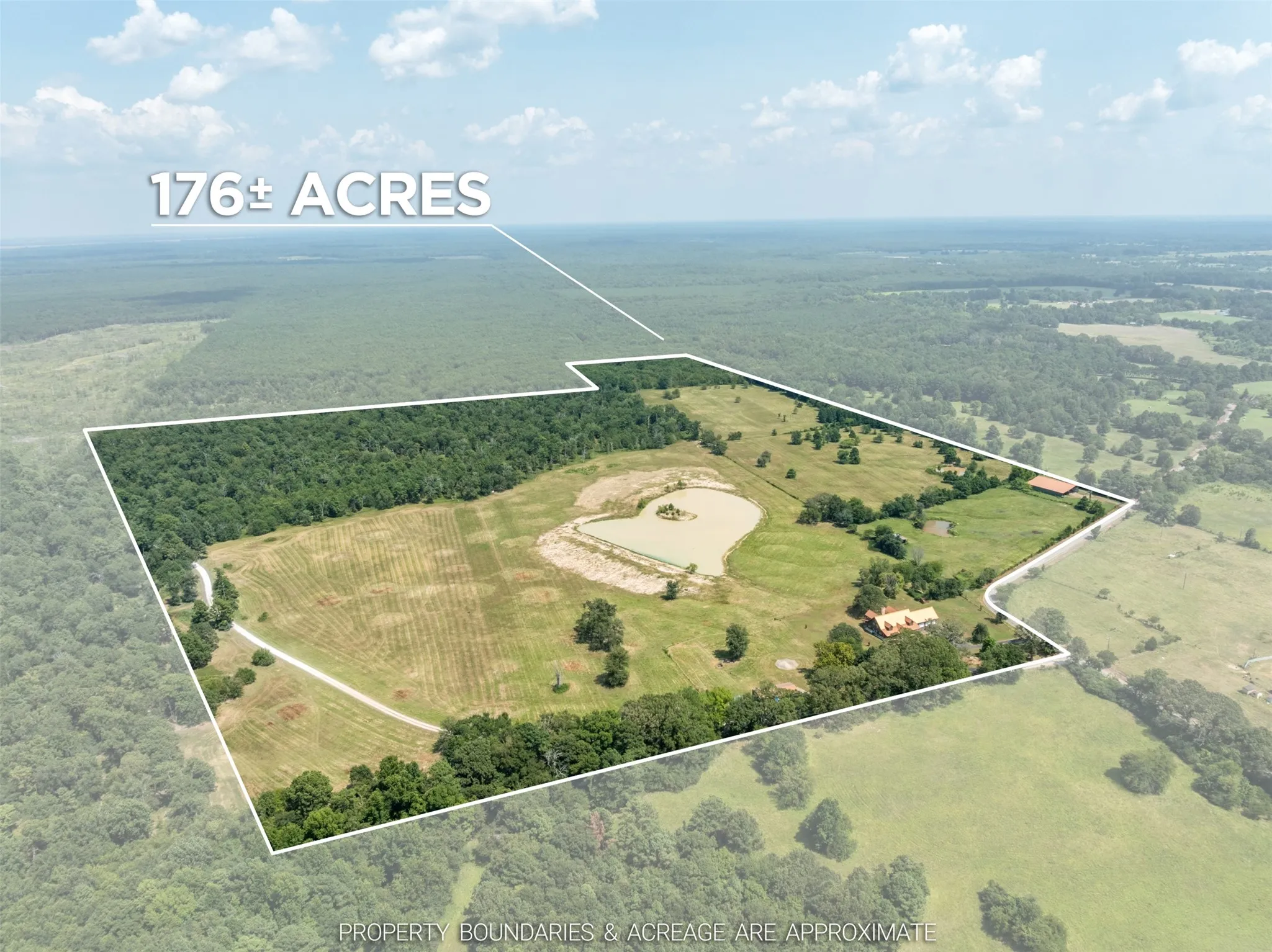 Single Family Residence For Sale in Red River (TX) County , 1521 County Road 3117, Clarksville, Texas 75426, 3 Bedroom, 5 Bathroom, 3 Garage spaces, 4,723 Sqft, built in 2012, mls#21353858, Real Estate Agent in Clarksville, Homes For Sale in Red River (TX) county, Homes For Sale in Clarksville, Realtor in Clarksville Texas, Real Estate Brokerage Independent Realty Texas, Luminita Cordes Realtor