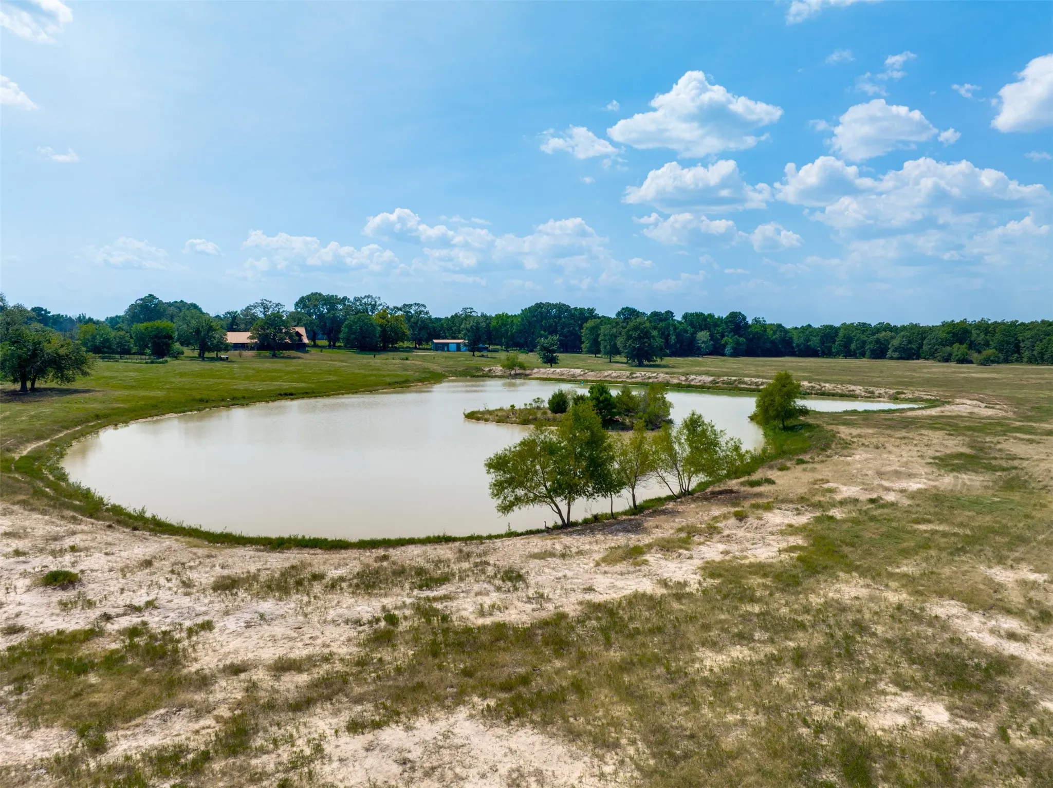 Single Family Residence For Sale in Red River (TX) County , 1521 County Road 3117, Clarksville, Texas 75426, 3 Bedroom, 5 Bathroom, 3 Garage spaces, 4,723 Sqft, built in 2012, mls#21353858, Real Estate Agent in Clarksville, Homes For Sale in Red River (TX) county, Homes For Sale in Clarksville, Realtor in Clarksville Texas, Real Estate Brokerage Independent Realty Texas, Luminita Cordes Realtor