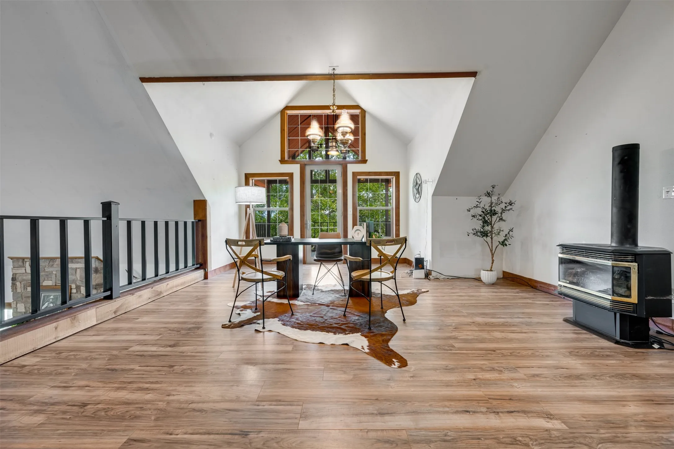 Single Family Residence For Sale in Red River (TX) County , 1521 County Road 3117, Clarksville, Texas 75426, 3 Bedroom, 5 Bathroom, 3 Garage spaces, 4,723 Sqft, built in 2012, mls#21353858, Real Estate Agent in Clarksville, Homes For Sale in Red River (TX) county, Homes For Sale in Clarksville, Realtor in Clarksville Texas, Real Estate Brokerage Independent Realty Texas, Luminita Cordes Realtor