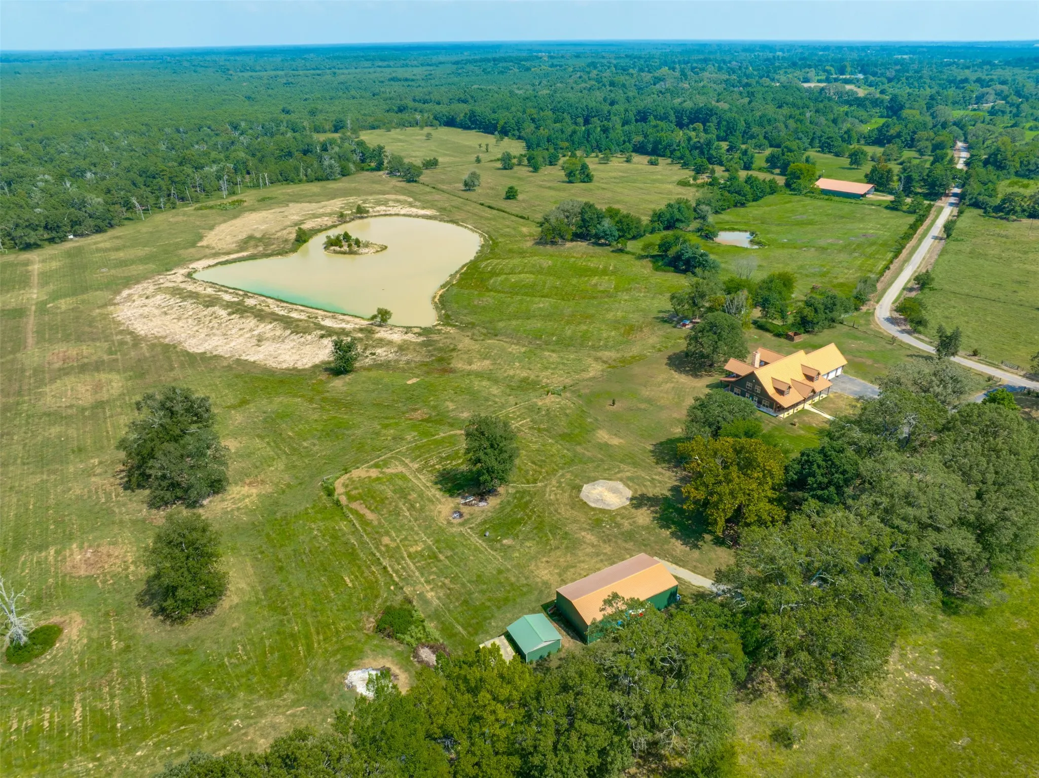 Single Family Residence For Sale in Red River (TX) County , 1521 County Road 3117, Clarksville, Texas 75426, 3 Bedroom, 5 Bathroom, 3 Garage spaces, 4,723 Sqft, built in 2012, mls#21353858, Real Estate Agent in Clarksville, Homes For Sale in Red River (TX) county, Homes For Sale in Clarksville, Realtor in Clarksville Texas, Real Estate Brokerage Independent Realty Texas, Luminita Cordes Realtor