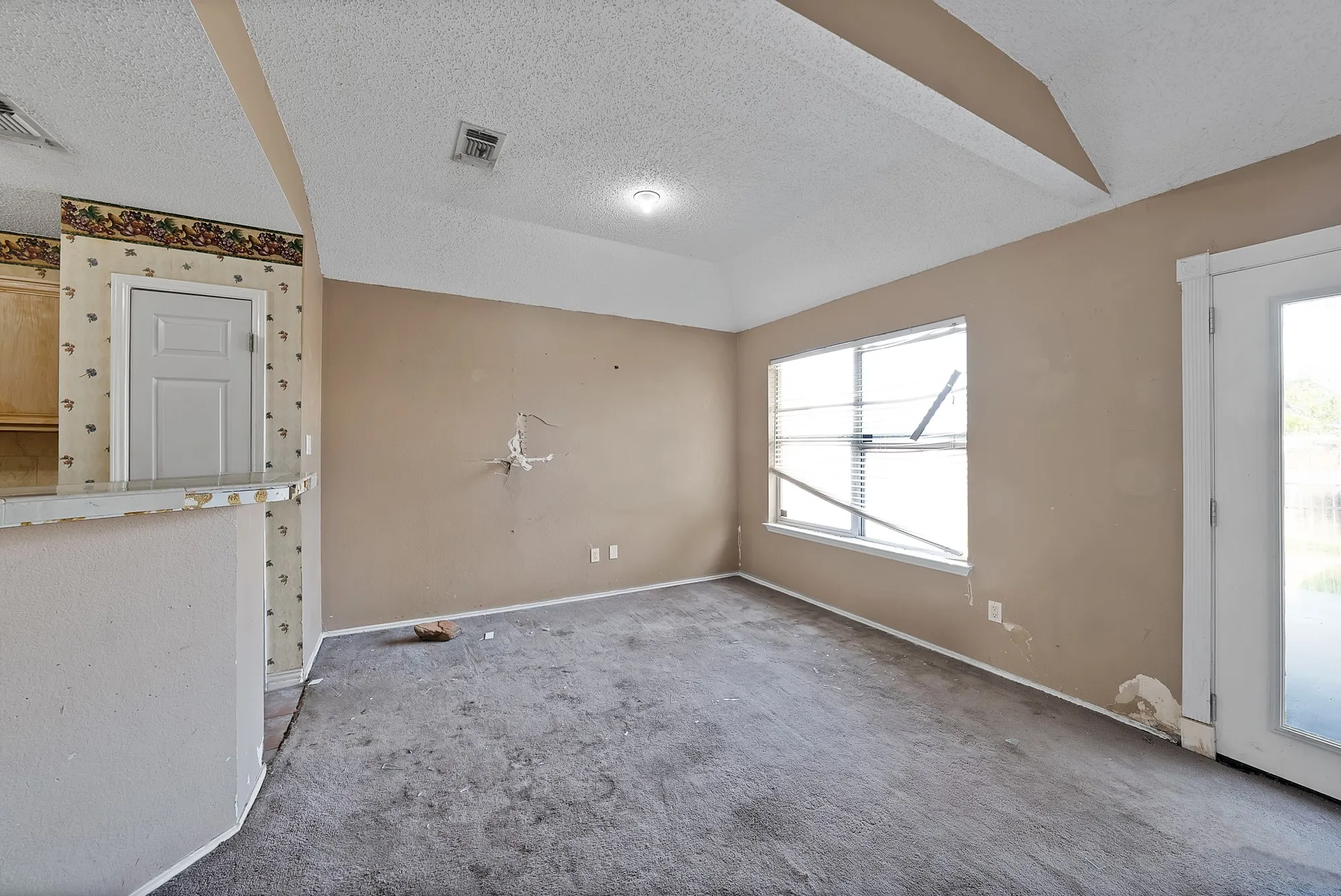 Single Family Residence For Sale in Dallas County , 2137 Emerald Oaks, Mesquite, Texas 75181, 3 Bedroom, 2 Bathroom, Garage spaces, 1,740 Sqft, built in 1992, mls#21353051, Real Estate Agent in Mesquite, Homes For Sale in Dallas county, Homes For Sale in Mesquite, Realtor in Mesquite Texas, Real Estate Brokerage Independent Realty Texas, Luminita Cordes Realtor