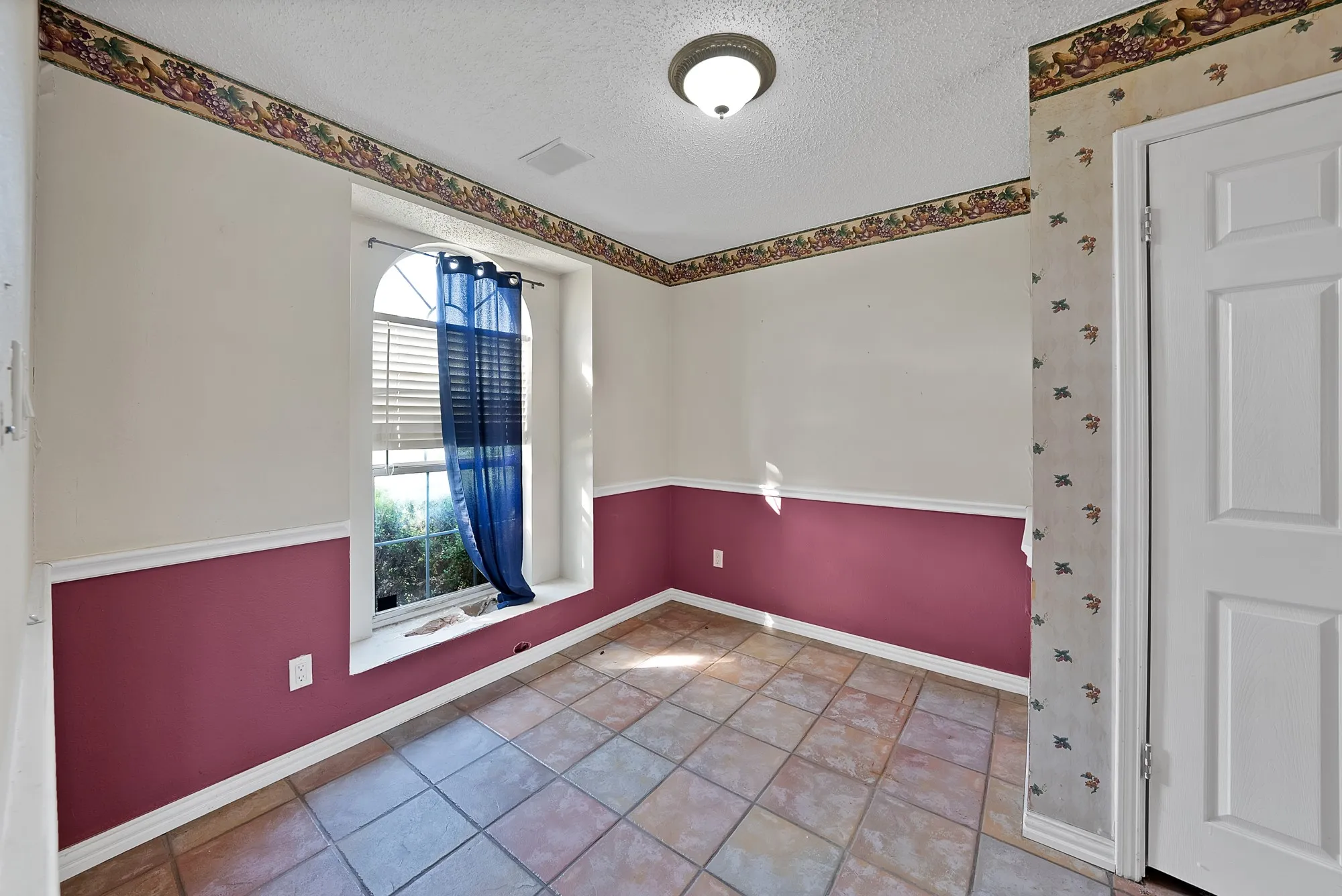 Single Family Residence For Sale in Dallas County , 2137 Emerald Oaks, Mesquite, Texas 75181, 3 Bedroom, 2 Bathroom, Garage spaces, 1,740 Sqft, built in 1992, mls#21353051, Real Estate Agent in Mesquite, Homes For Sale in Dallas county, Homes For Sale in Mesquite, Realtor in Mesquite Texas, Real Estate Brokerage Independent Realty Texas, Luminita Cordes Realtor
