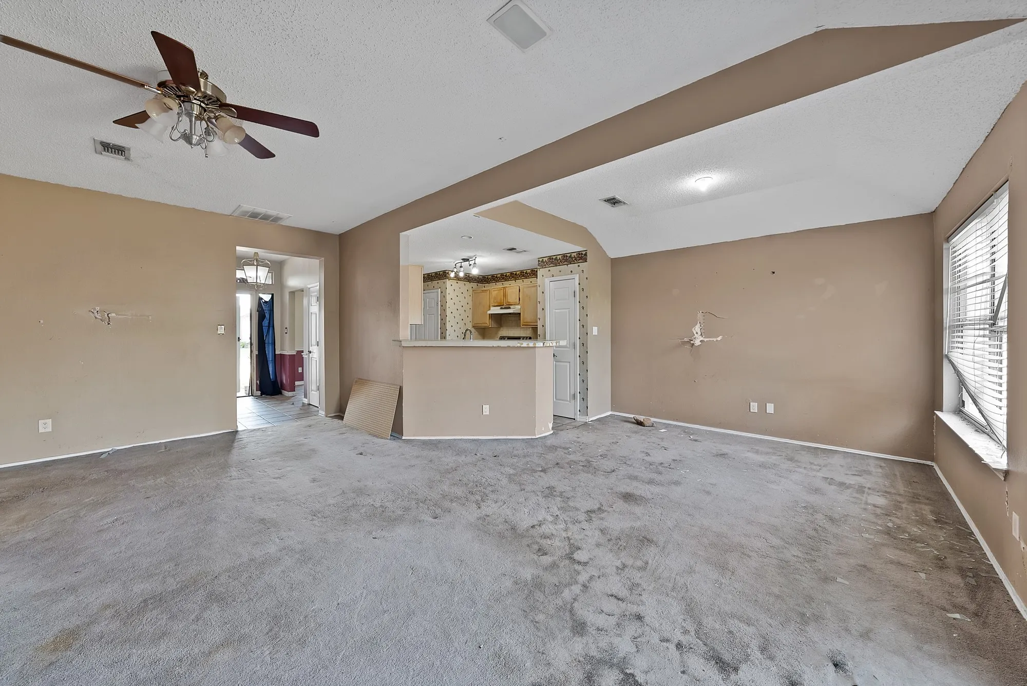 Single Family Residence For Sale in Dallas County , 2137 Emerald Oaks, Mesquite, Texas 75181, 3 Bedroom, 2 Bathroom, Garage spaces, 1,740 Sqft, built in 1992, mls#21353051, Real Estate Agent in Mesquite, Homes For Sale in Dallas county, Homes For Sale in Mesquite, Realtor in Mesquite Texas, Real Estate Brokerage Independent Realty Texas, Luminita Cordes Realtor