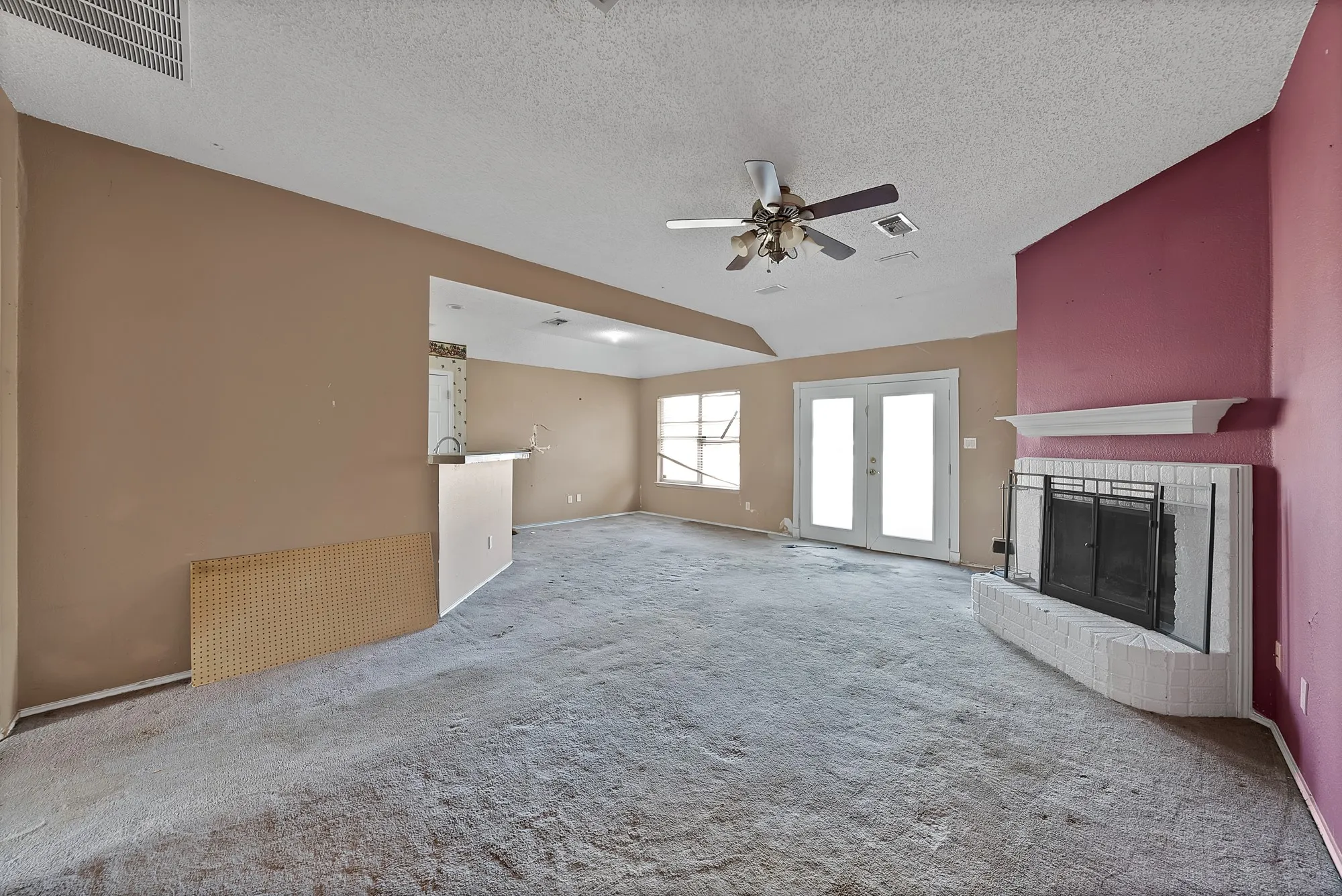 Single Family Residence For Sale in Dallas County , 2137 Emerald Oaks, Mesquite, Texas 75181, 3 Bedroom, 2 Bathroom, Garage spaces, 1,740 Sqft, built in 1992, mls#21353051, Real Estate Agent in Mesquite, Homes For Sale in Dallas county, Homes For Sale in Mesquite, Realtor in Mesquite Texas, Real Estate Brokerage Independent Realty Texas, Luminita Cordes Realtor