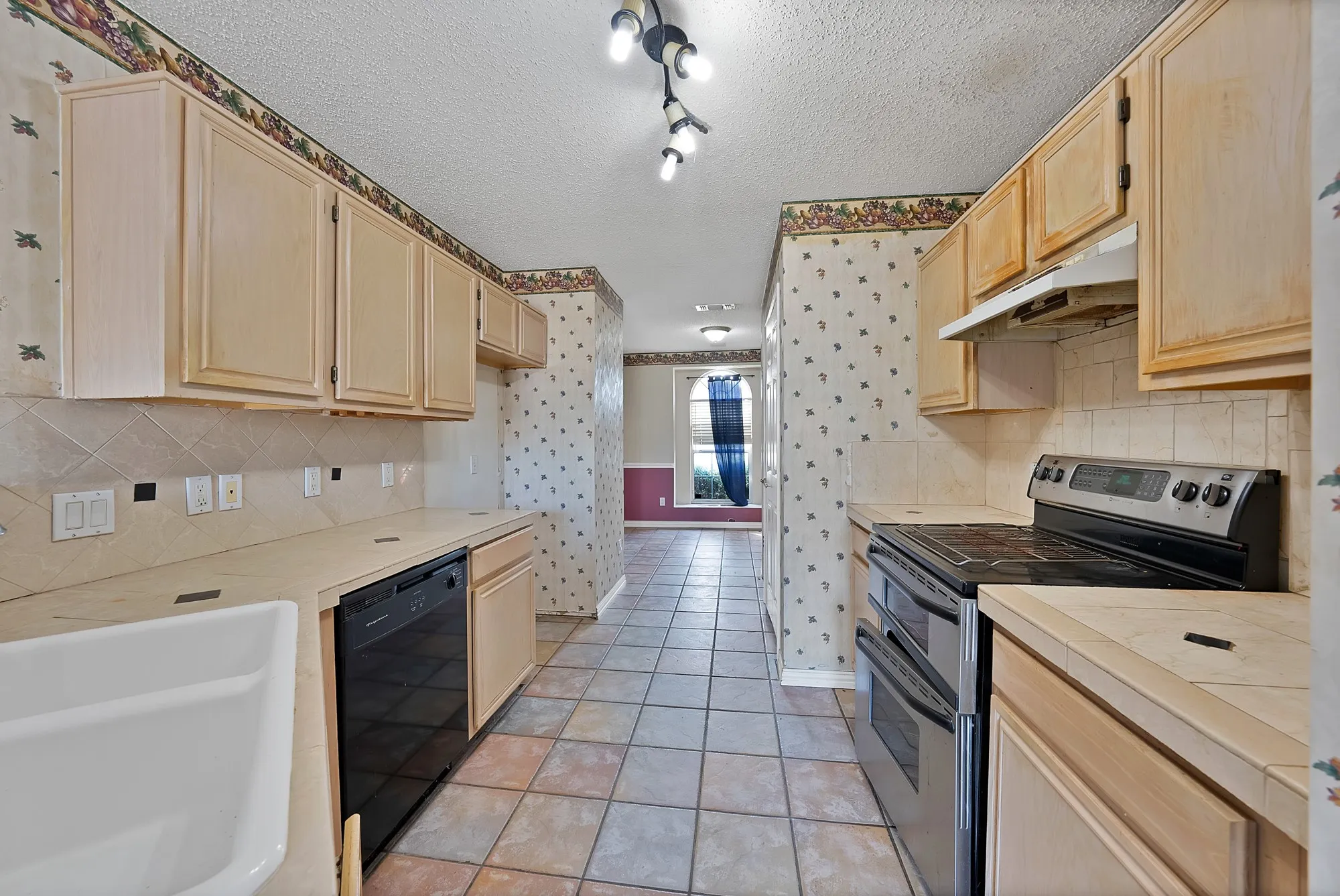 Single Family Residence For Sale in Dallas County , 2137 Emerald Oaks, Mesquite, Texas 75181, 3 Bedroom, 2 Bathroom, Garage spaces, 1,740 Sqft, built in 1992, mls#21353051, Real Estate Agent in Mesquite, Homes For Sale in Dallas county, Homes For Sale in Mesquite, Realtor in Mesquite Texas, Real Estate Brokerage Independent Realty Texas, Luminita Cordes Realtor