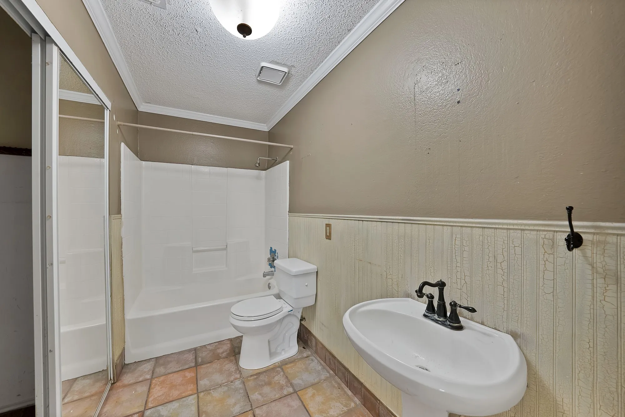 Single Family Residence For Sale in Dallas County , 2137 Emerald Oaks, Mesquite, Texas 75181, 3 Bedroom, 2 Bathroom, Garage spaces, 1,740 Sqft, built in 1992, mls#21353051, Real Estate Agent in Mesquite, Homes For Sale in Dallas county, Homes For Sale in Mesquite, Realtor in Mesquite Texas, Real Estate Brokerage Independent Realty Texas, Luminita Cordes Realtor