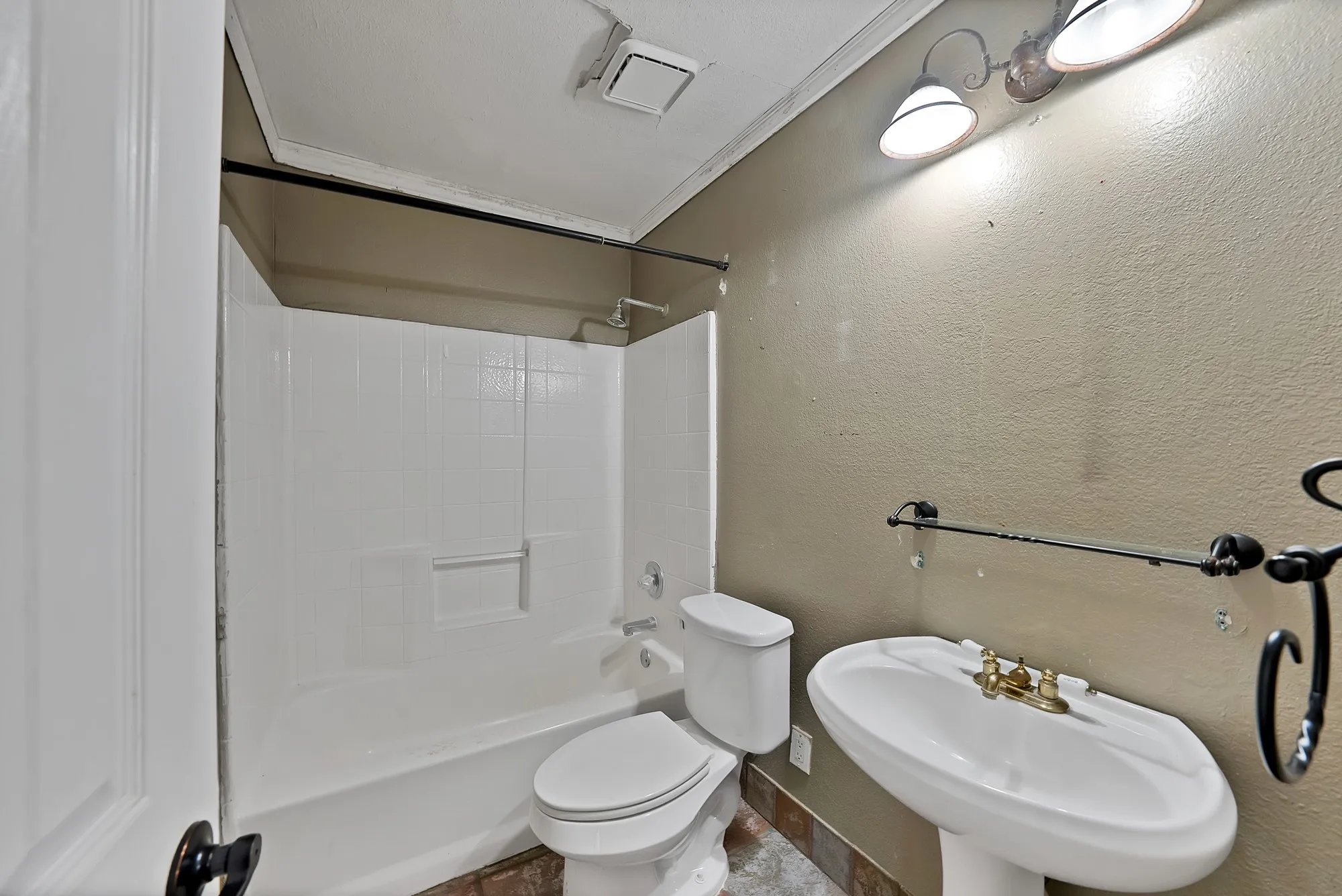 Single Family Residence For Sale in Dallas County , 2137 Emerald Oaks, Mesquite, Texas 75181, 3 Bedroom, 2 Bathroom, Garage spaces, 1,740 Sqft, built in 1992, mls#21353051, Real Estate Agent in Mesquite, Homes For Sale in Dallas county, Homes For Sale in Mesquite, Realtor in Mesquite Texas, Real Estate Brokerage Independent Realty Texas, Luminita Cordes Realtor