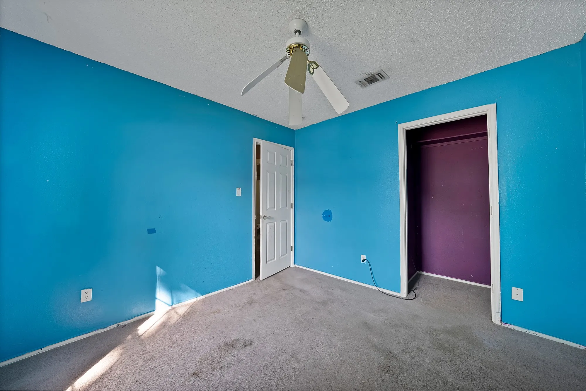 Single Family Residence For Sale in Dallas County , 2137 Emerald Oaks, Mesquite, Texas 75181, 3 Bedroom, 2 Bathroom, Garage spaces, 1,740 Sqft, built in 1992, mls#21353051, Real Estate Agent in Mesquite, Homes For Sale in Dallas county, Homes For Sale in Mesquite, Realtor in Mesquite Texas, Real Estate Brokerage Independent Realty Texas, Luminita Cordes Realtor