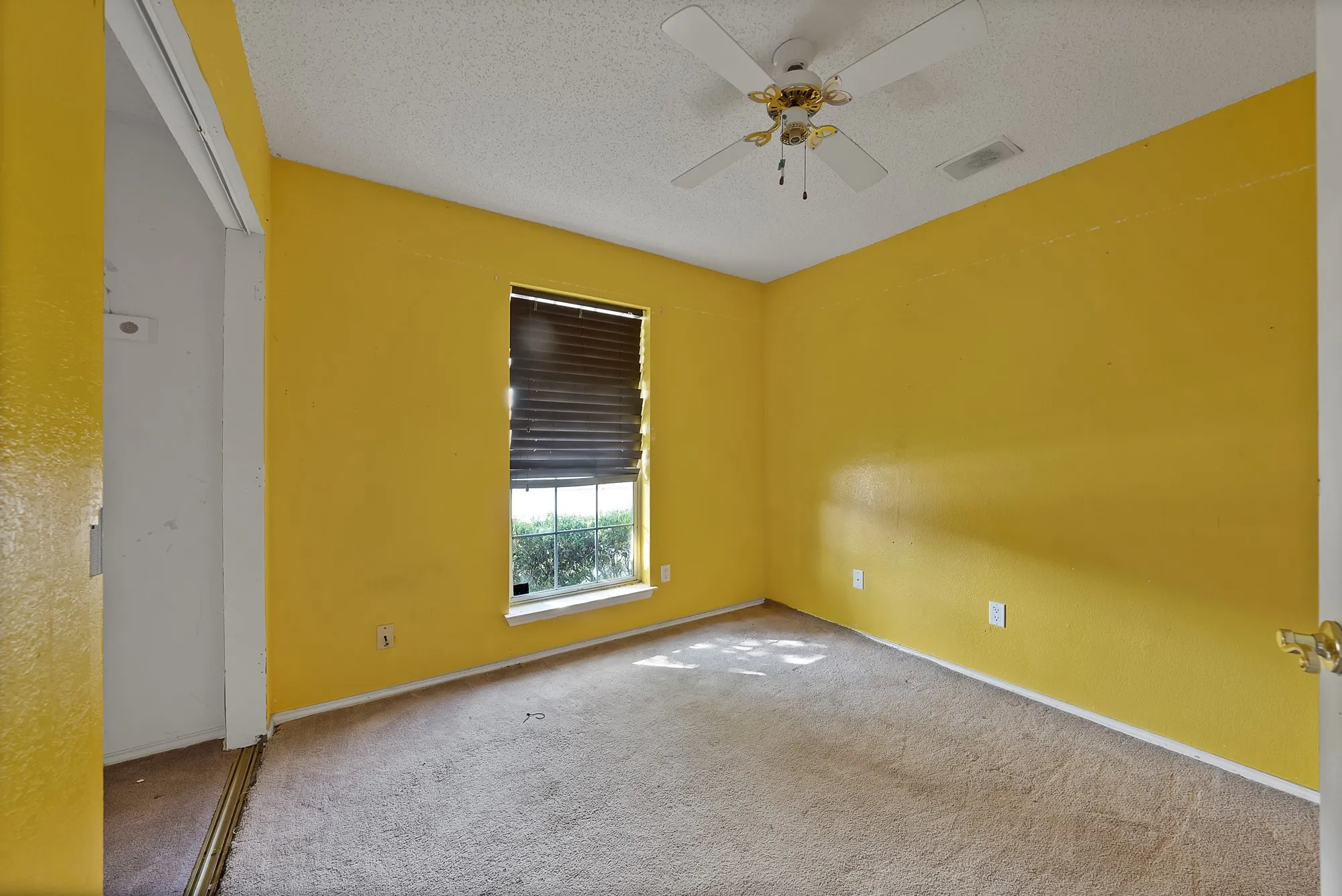 Single Family Residence For Sale in Dallas County , 2137 Emerald Oaks, Mesquite, Texas 75181, 3 Bedroom, 2 Bathroom, Garage spaces, 1,740 Sqft, built in 1992, mls#21353051, Real Estate Agent in Mesquite, Homes For Sale in Dallas county, Homes For Sale in Mesquite, Realtor in Mesquite Texas, Real Estate Brokerage Independent Realty Texas, Luminita Cordes Realtor