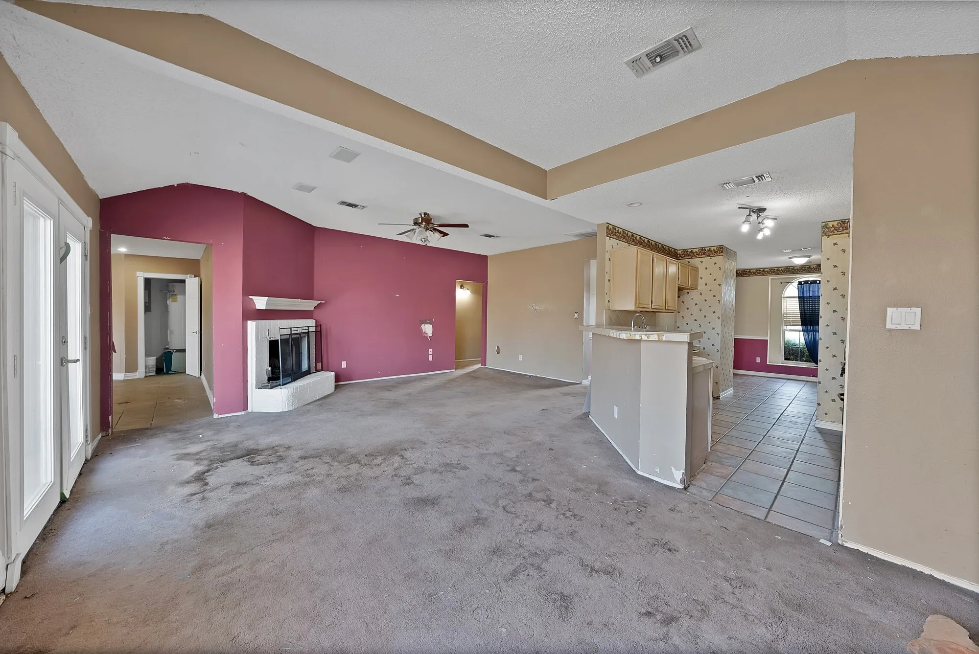 Single Family Residence For Sale in Dallas County , 2137 Emerald Oaks, Mesquite, Texas 75181, 3 Bedroom, 2 Bathroom, Garage spaces, 1,740 Sqft, built in 1992, mls#21353051, Real Estate Agent in Mesquite, Homes For Sale in Dallas county, Homes For Sale in Mesquite, Realtor in Mesquite Texas, Real Estate Brokerage Independent Realty Texas, Luminita Cordes Realtor