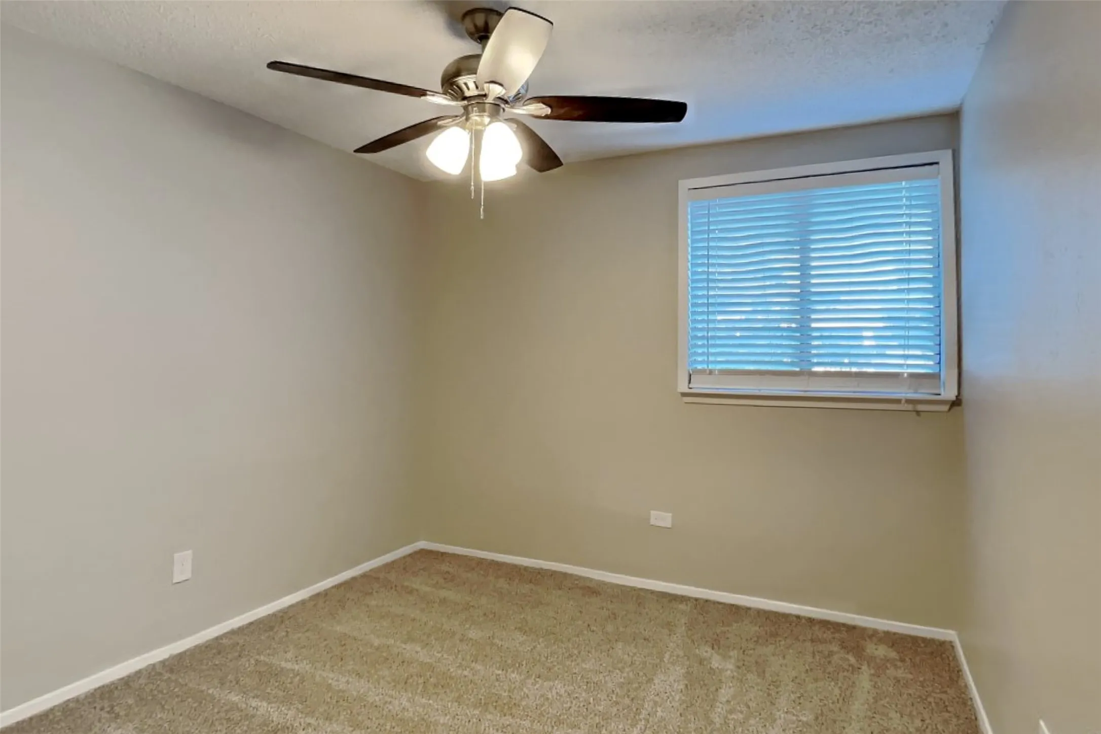 Single Family Residence For Rent in Dallas County , 2930 Canis Circle, Garland, Texas 75044, 3 Bedroom, 3 Bathroom, 2 Garage spaces, 1,540 Sqft, built in 1979, mls#21354076, Real Estate Agent in Garland, Homes For Rent in Dallas county, Homes For Rent in Garland, Realtor in Garland Texas, Real Estate Brokerage Independent Realty Texas, Luminita Cordes Realtor