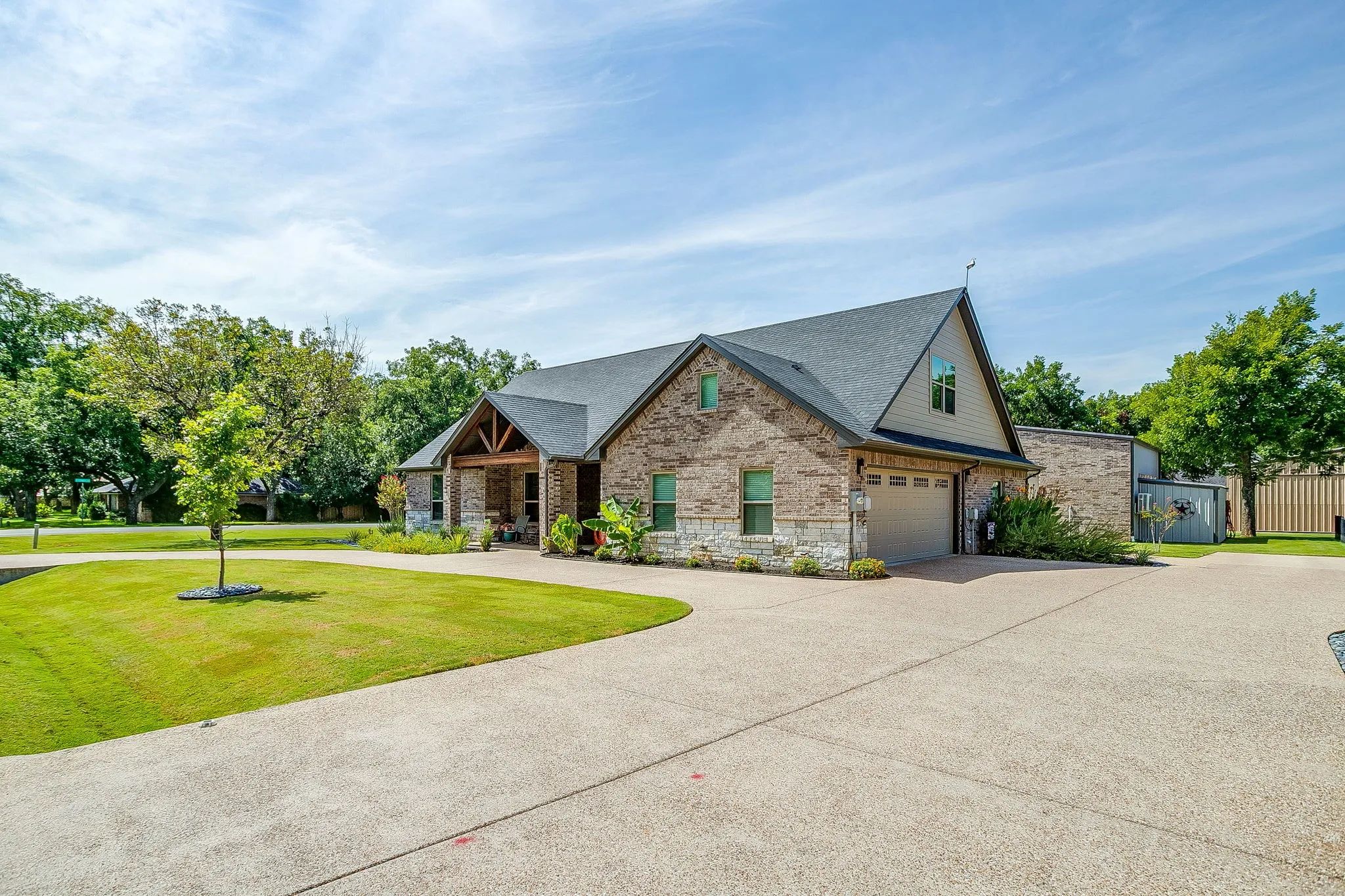 Single Family Residence For Sale in Hood County , 5418 Wedgefield Road, Granbury, Texas 76049, 4 Bedroom, 3 Bathroom, 2 Garage spaces, 2,309 Sqft, built in 2020, mls#21349504, Real Estate Agent in Granbury, Homes For Sale in Hood county, Homes For Sale in Granbury, Realtor in Granbury Texas, Real Estate Brokerage Independent Realty Texas, Luminita Cordes Realtor