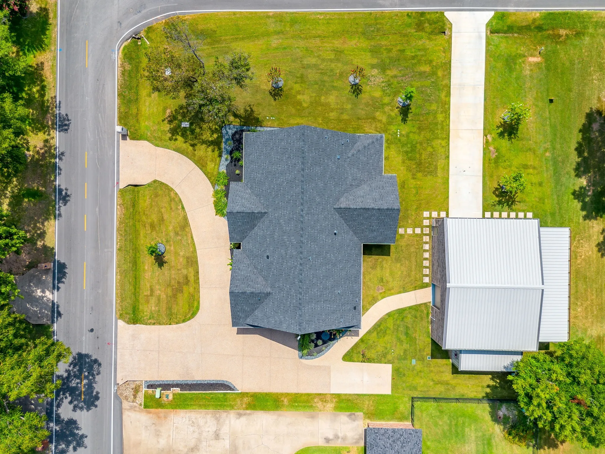 Single Family Residence For Sale in Hood County , 5418 Wedgefield Road, Granbury, Texas 76049, 4 Bedroom, 3 Bathroom, 2 Garage spaces, 2,309 Sqft, built in 2020, mls#21349504, Real Estate Agent in Granbury, Homes For Sale in Hood county, Homes For Sale in Granbury, Realtor in Granbury Texas, Real Estate Brokerage Independent Realty Texas, Luminita Cordes Realtor
