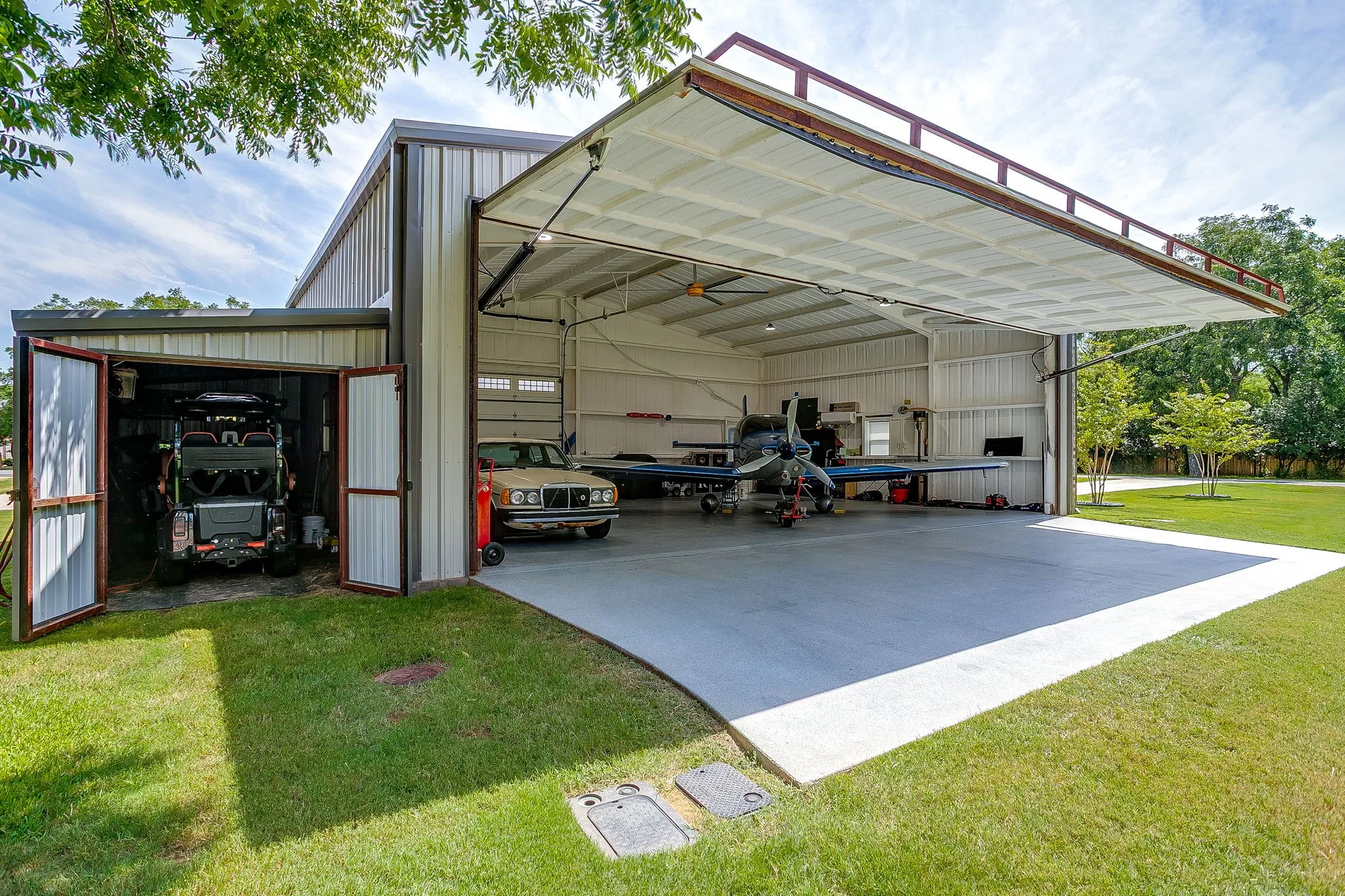 Single Family Residence For Sale in Hood County , 5418 Wedgefield Road, Granbury, Texas 76049, 4 Bedroom, 3 Bathroom, 2 Garage spaces, 2,309 Sqft, built in 2020, mls#21349504, Real Estate Agent in Granbury, Homes For Sale in Hood county, Homes For Sale in Granbury, Realtor in Granbury Texas, Real Estate Brokerage Independent Realty Texas, Luminita Cordes Realtor