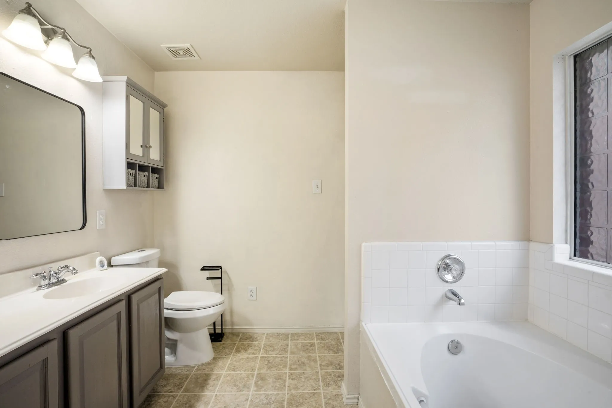 Single Family Residence For Sale in Denton County , 4306 Wood Stone Circle, Corinth, Texas 76208, 4 Bedroom, 2 Bathroom, 2 Garage spaces, 1,993 Sqft, built in 2004, mls#21350711, Real Estate Agent in Corinth, Homes For Sale in Denton county, Homes For Sale in Corinth, Realtor in Corinth Texas, Real Estate Brokerage Independent Realty Texas, Luminita Cordes Realtor