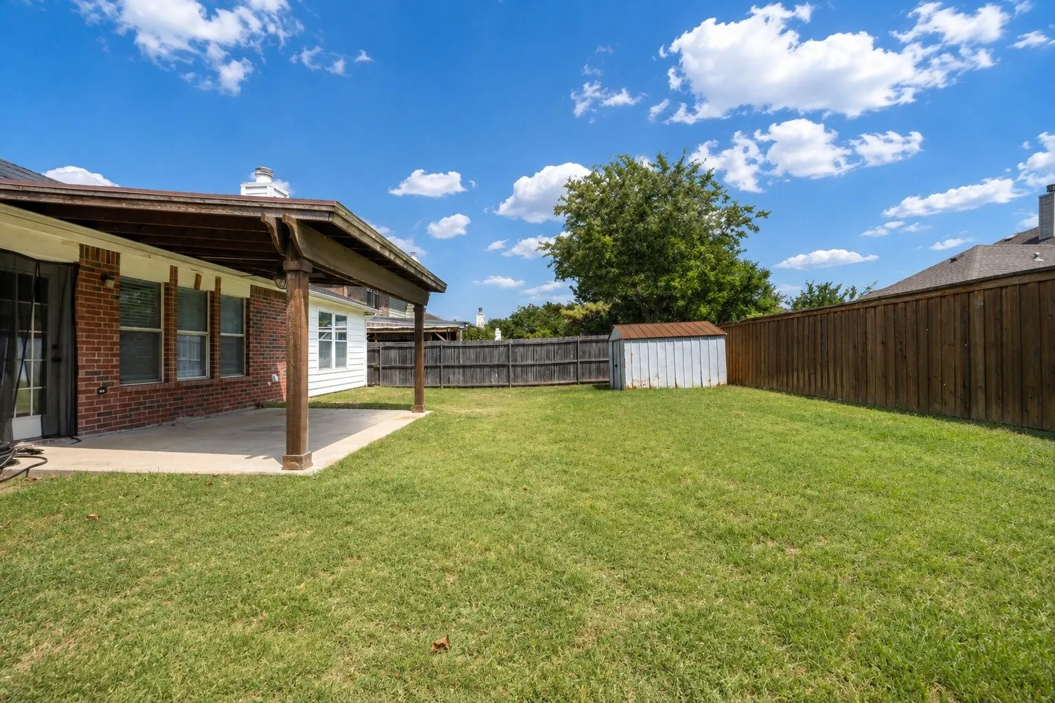 Single Family Residence For Sale in Denton County , 4306 Wood Stone Circle, Corinth, Texas 76208, 4 Bedroom, 2 Bathroom, 2 Garage spaces, 1,993 Sqft, built in 2004, mls#21350711, Real Estate Agent in Corinth, Homes For Sale in Denton county, Homes For Sale in Corinth, Realtor in Corinth Texas, Real Estate Brokerage Independent Realty Texas, Luminita Cordes Realtor
