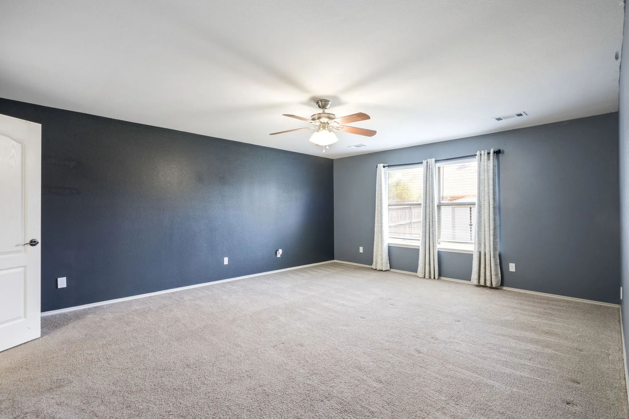 Single Family Residence For Sale in Denton County , 4306 Wood Stone Circle, Corinth, Texas 76208, 4 Bedroom, 2 Bathroom, 2 Garage spaces, 1,993 Sqft, built in 2004, mls#21350711, Real Estate Agent in Corinth, Homes For Sale in Denton county, Homes For Sale in Corinth, Realtor in Corinth Texas, Real Estate Brokerage Independent Realty Texas, Luminita Cordes Realtor